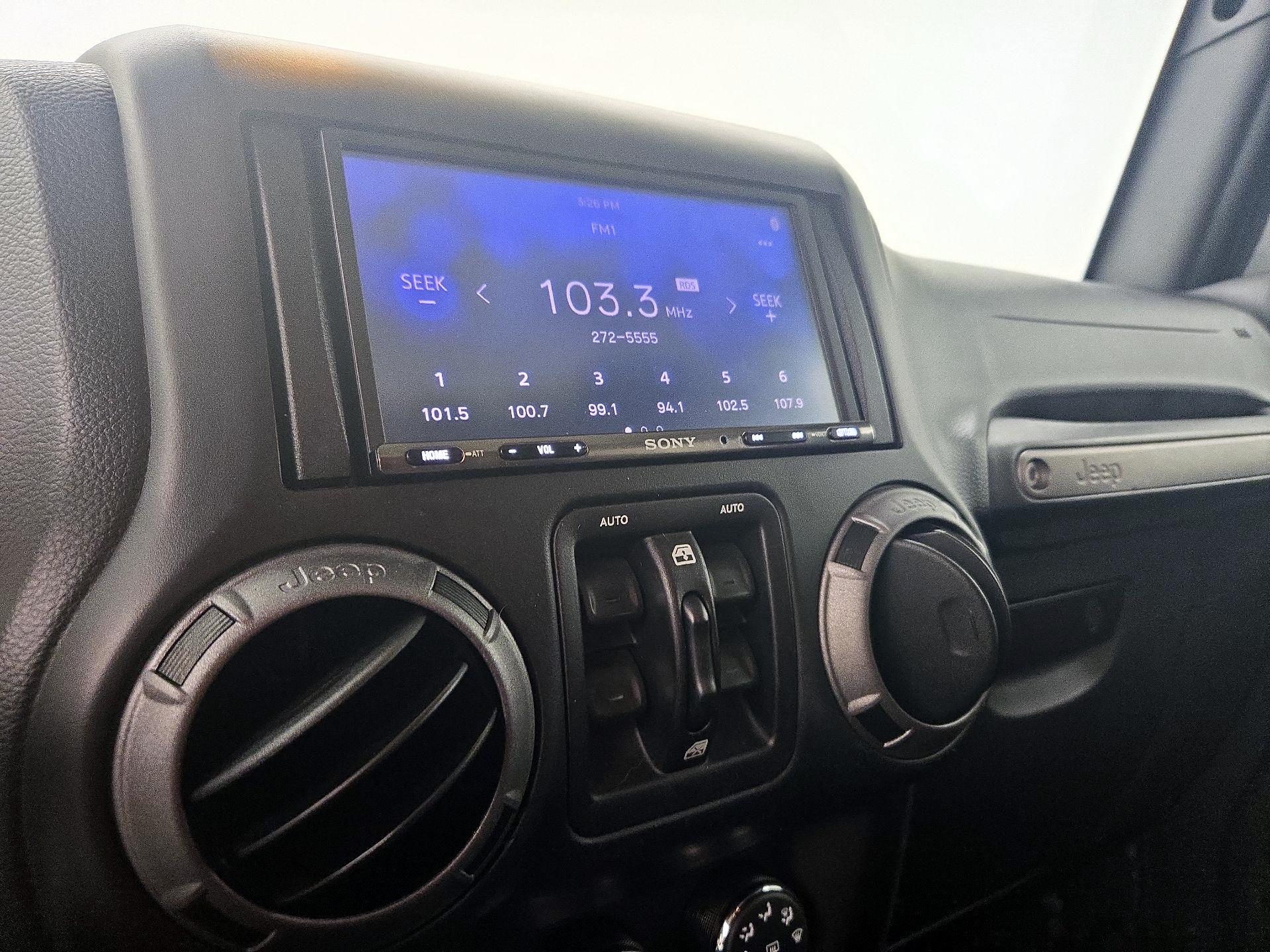 Thumbnail: 2017 Jeep Wrangler - 14