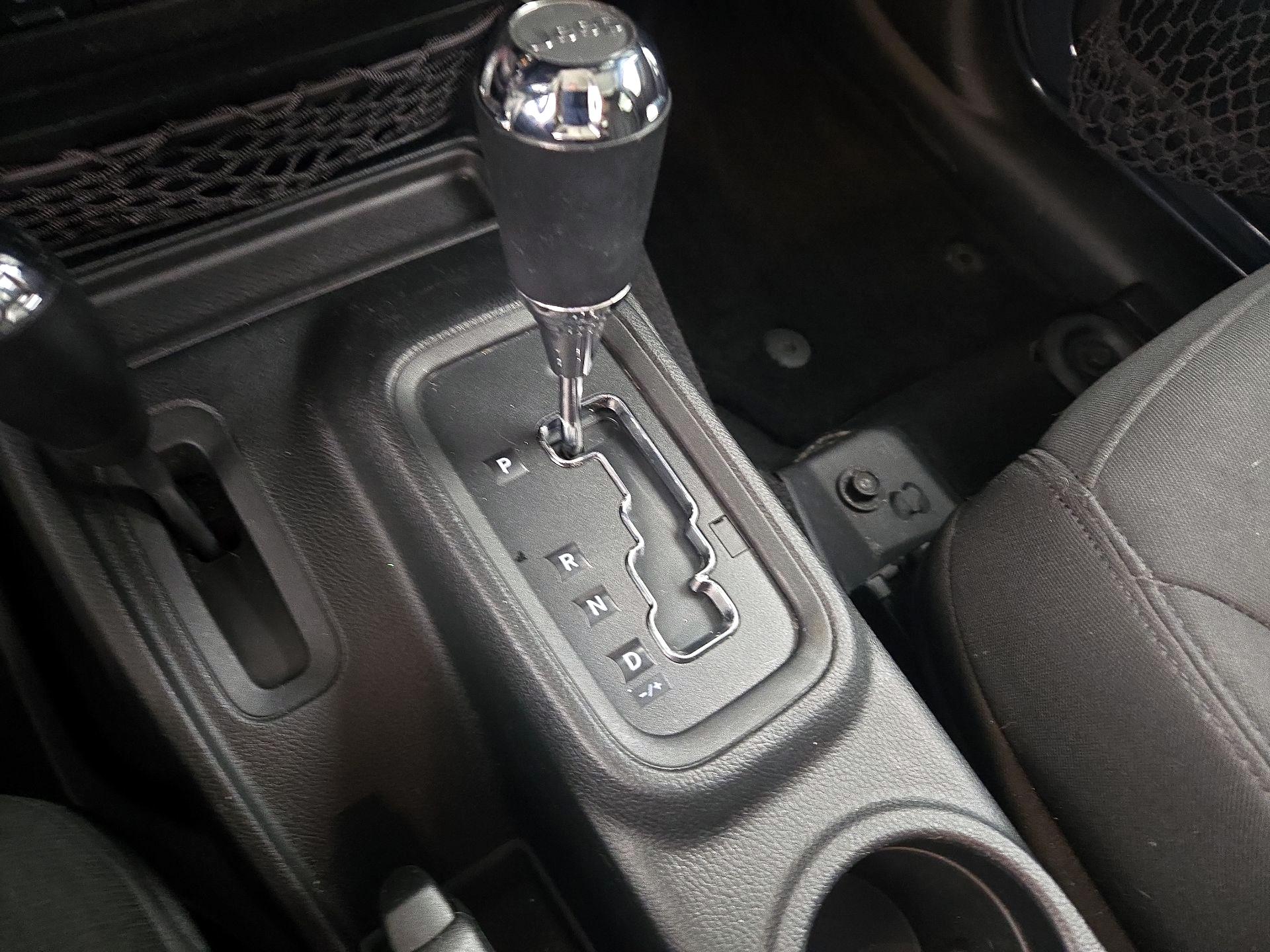 Thumbnail: 2017 Jeep Wrangler - 16