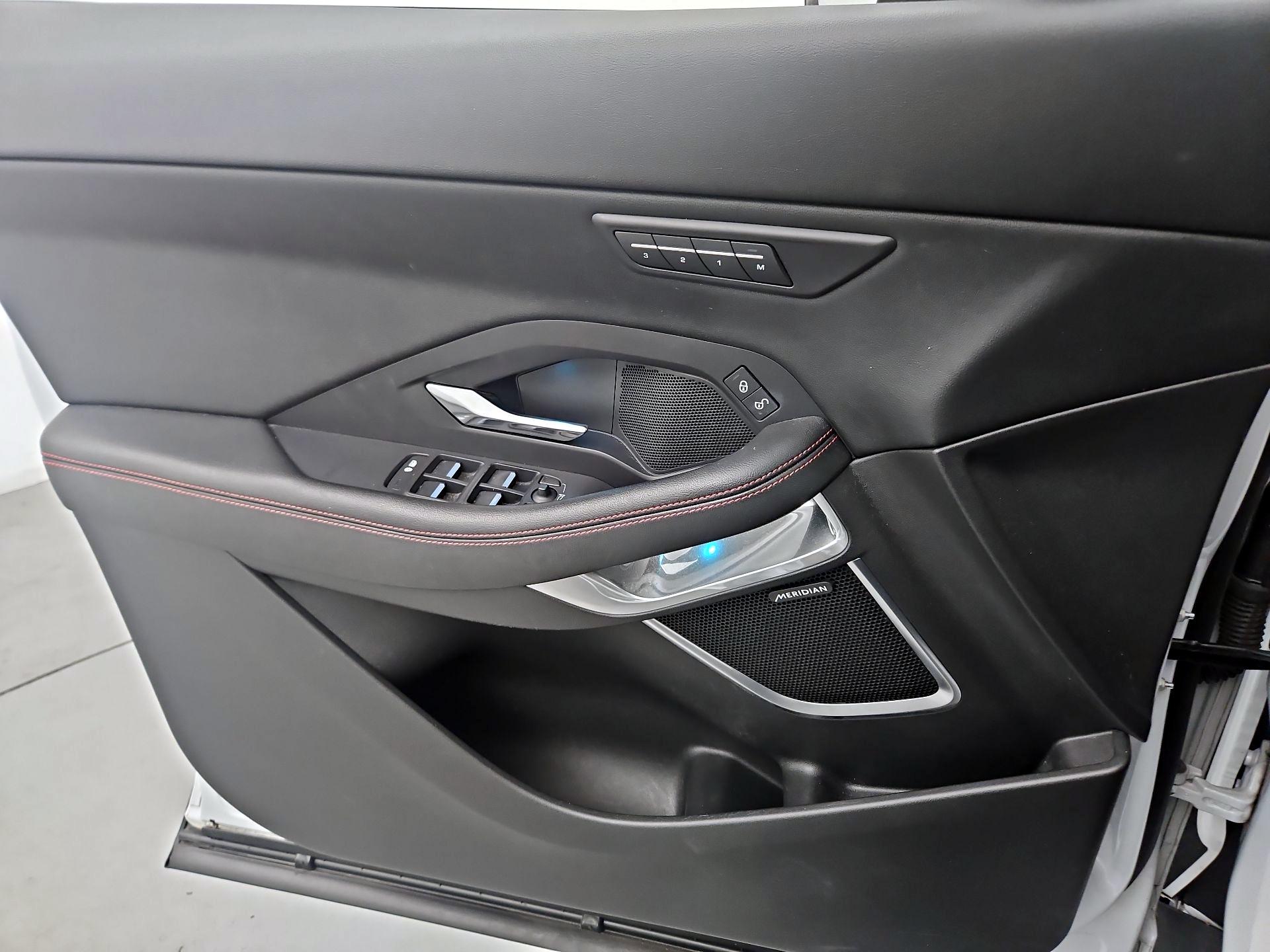 Thumbnail: 2020 Jaguar E-Pace - 12