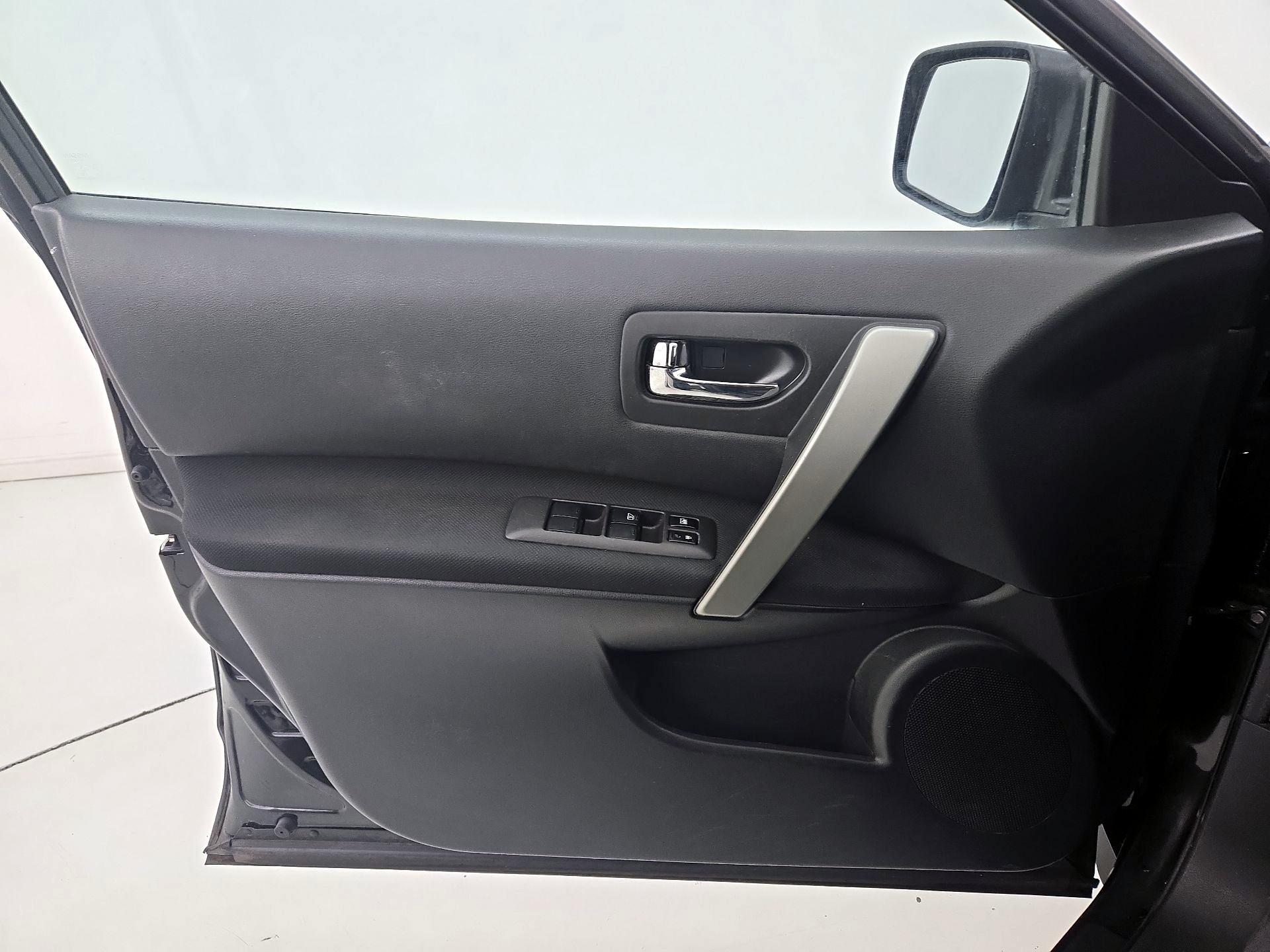 Thumbnail: 2015 Nissan Rogue - 12