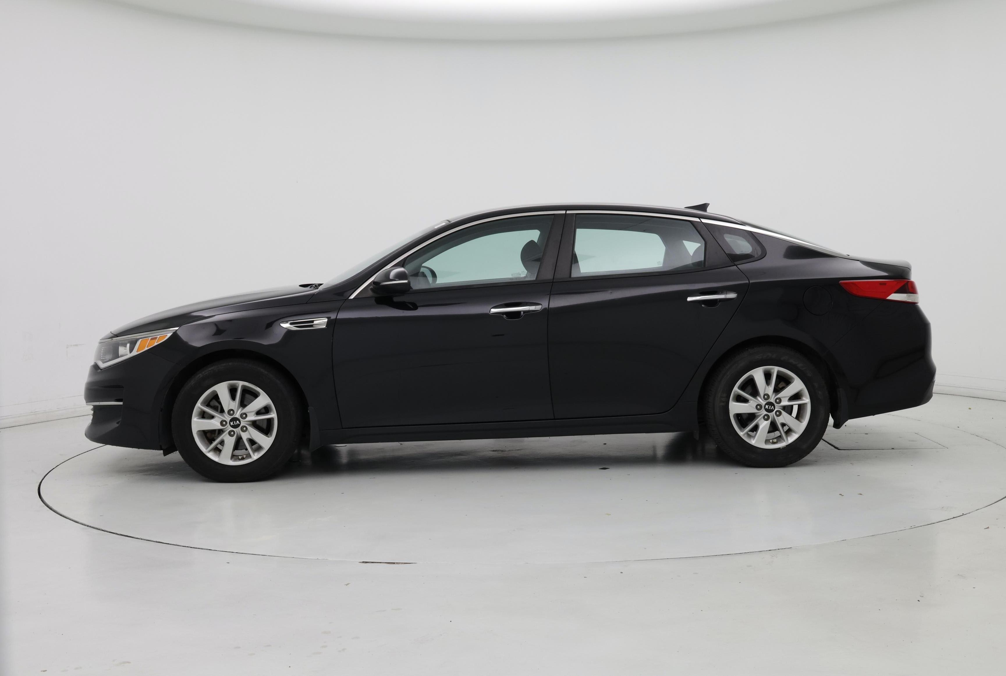 Thumbnail: 2017 Kia Optima - 3