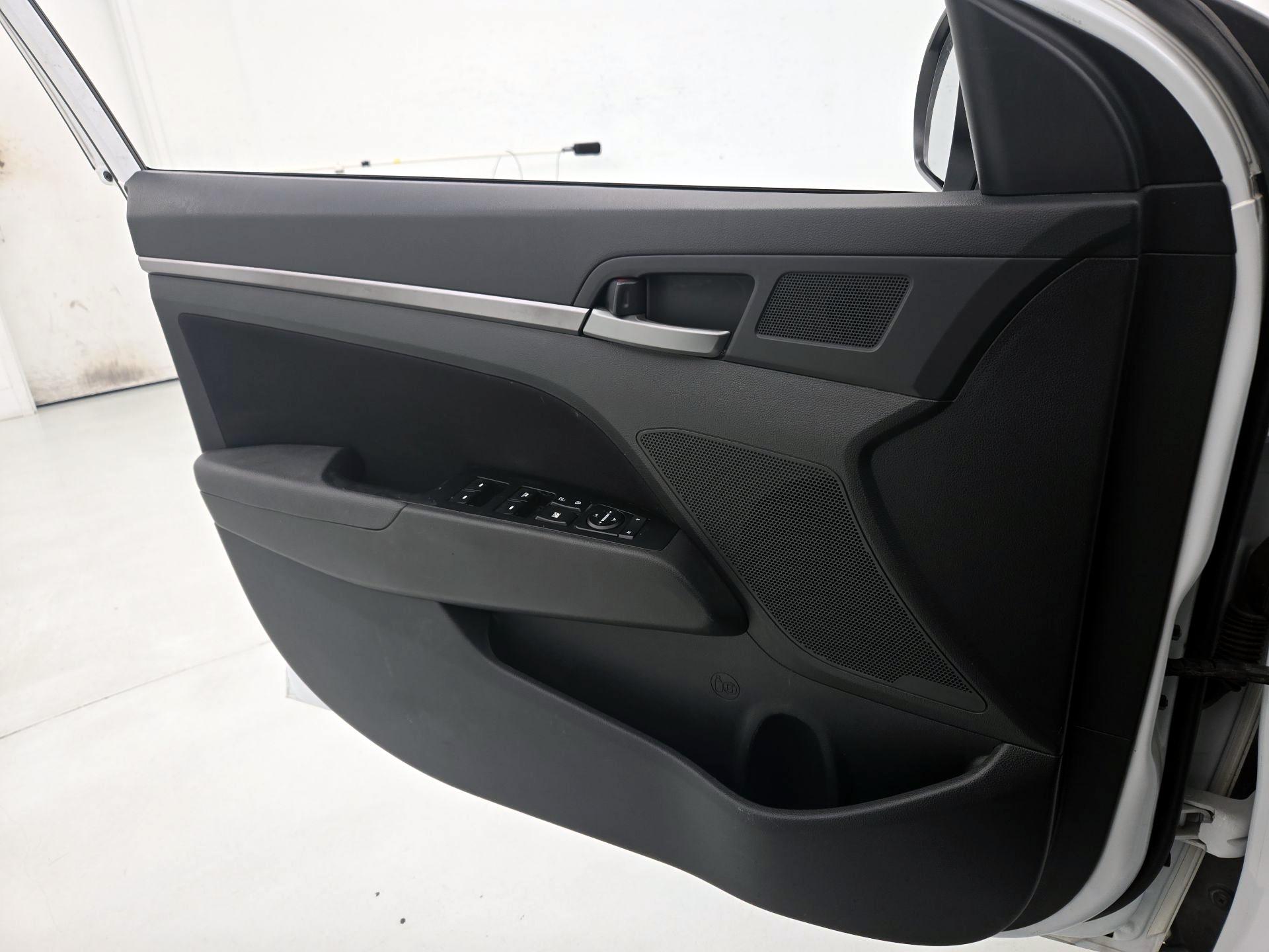 Thumbnail: 2018 Hyundai Elantra - 12