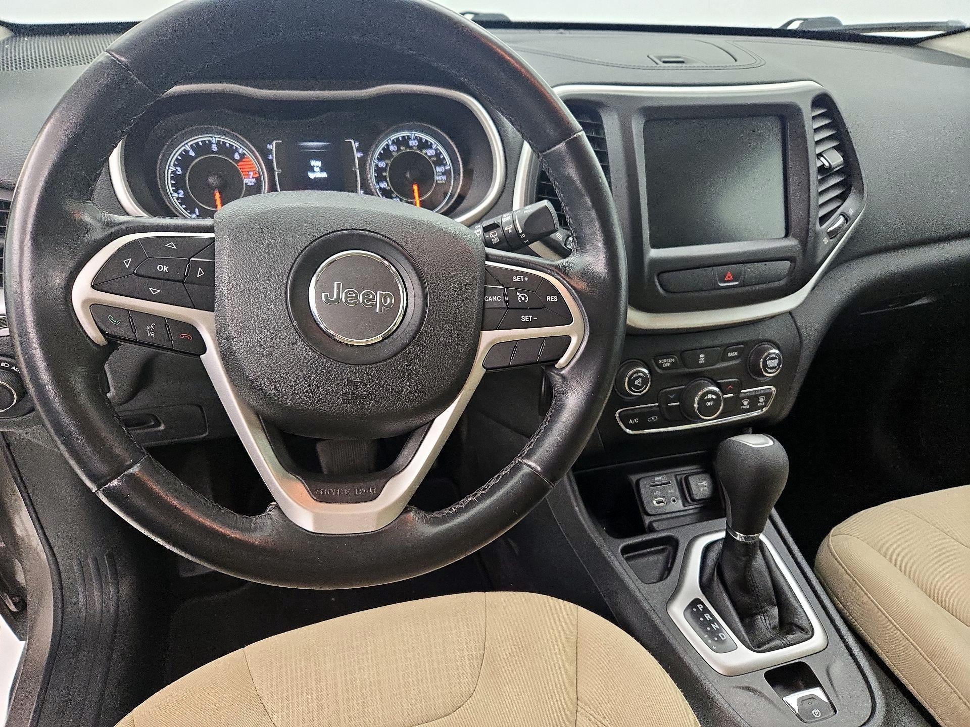 Thumbnail: 2016 Jeep Cherokee - 10