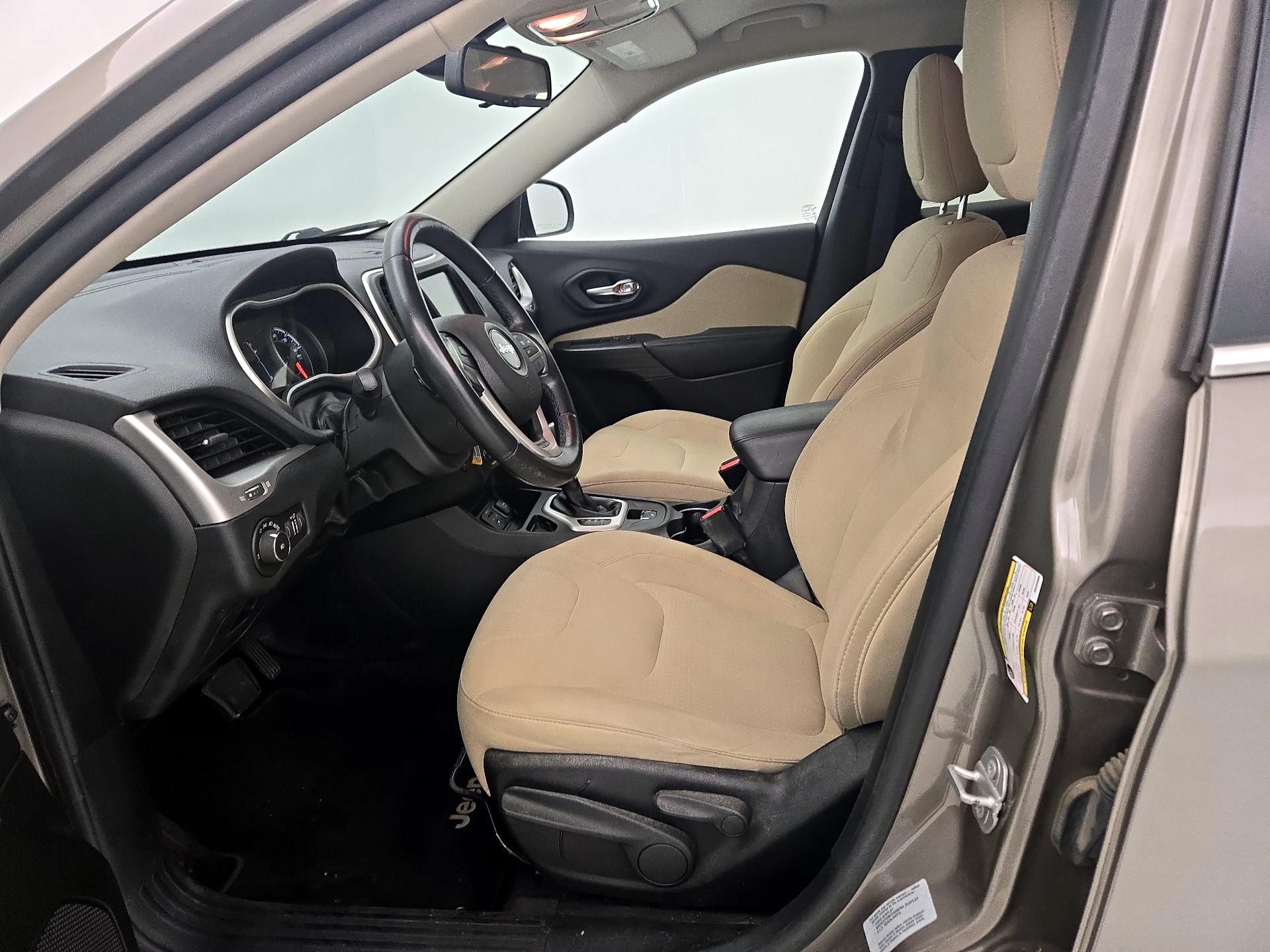 Thumbnail: 2016 Jeep Cherokee - 11