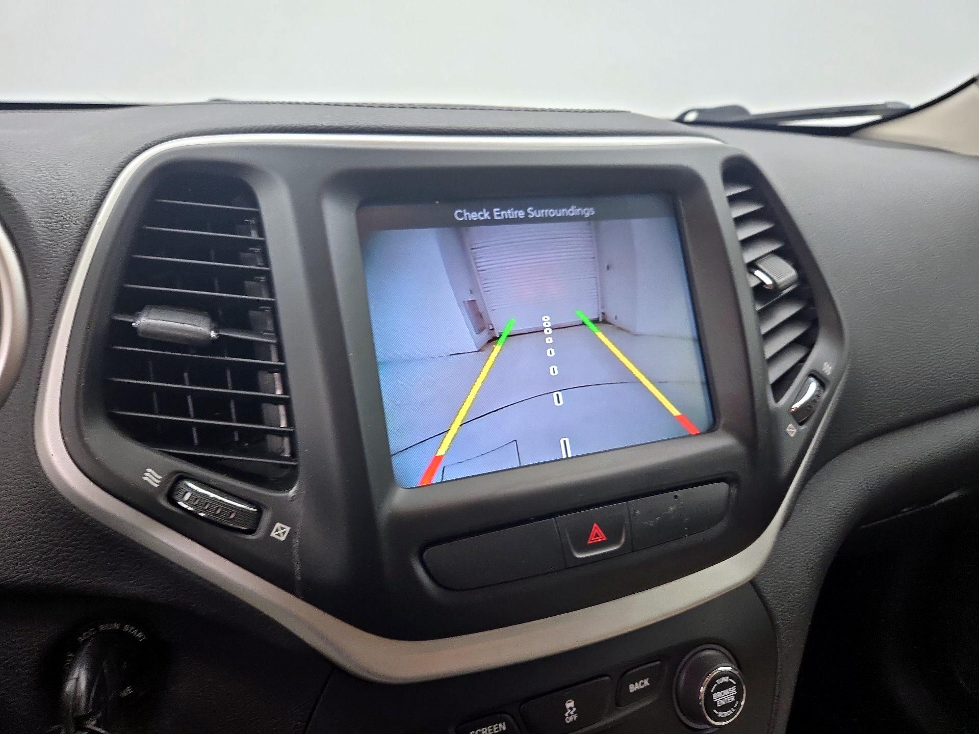Thumbnail: 2016 Jeep Cherokee - 14
