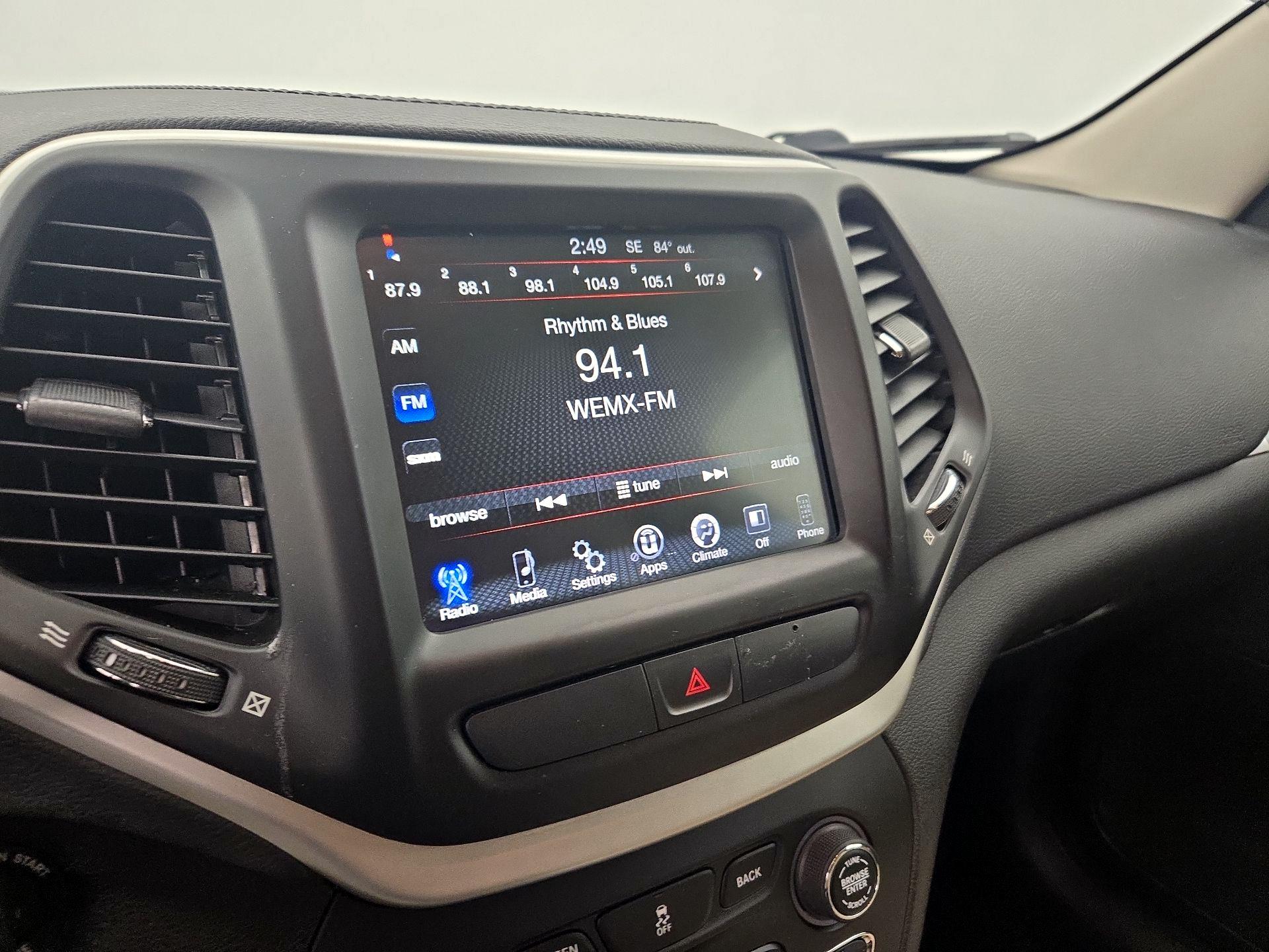 Thumbnail: 2016 Jeep Cherokee - 15