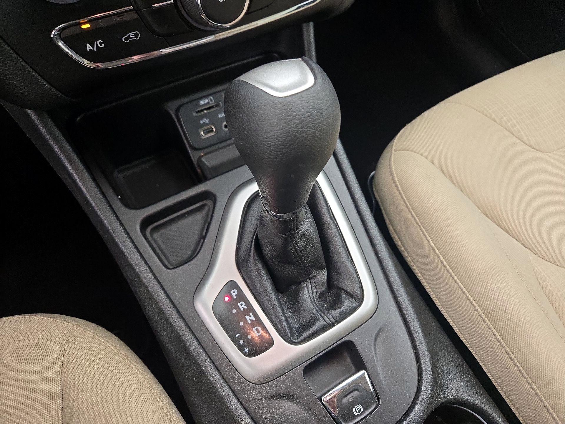 Thumbnail: 2016 Jeep Cherokee - 17