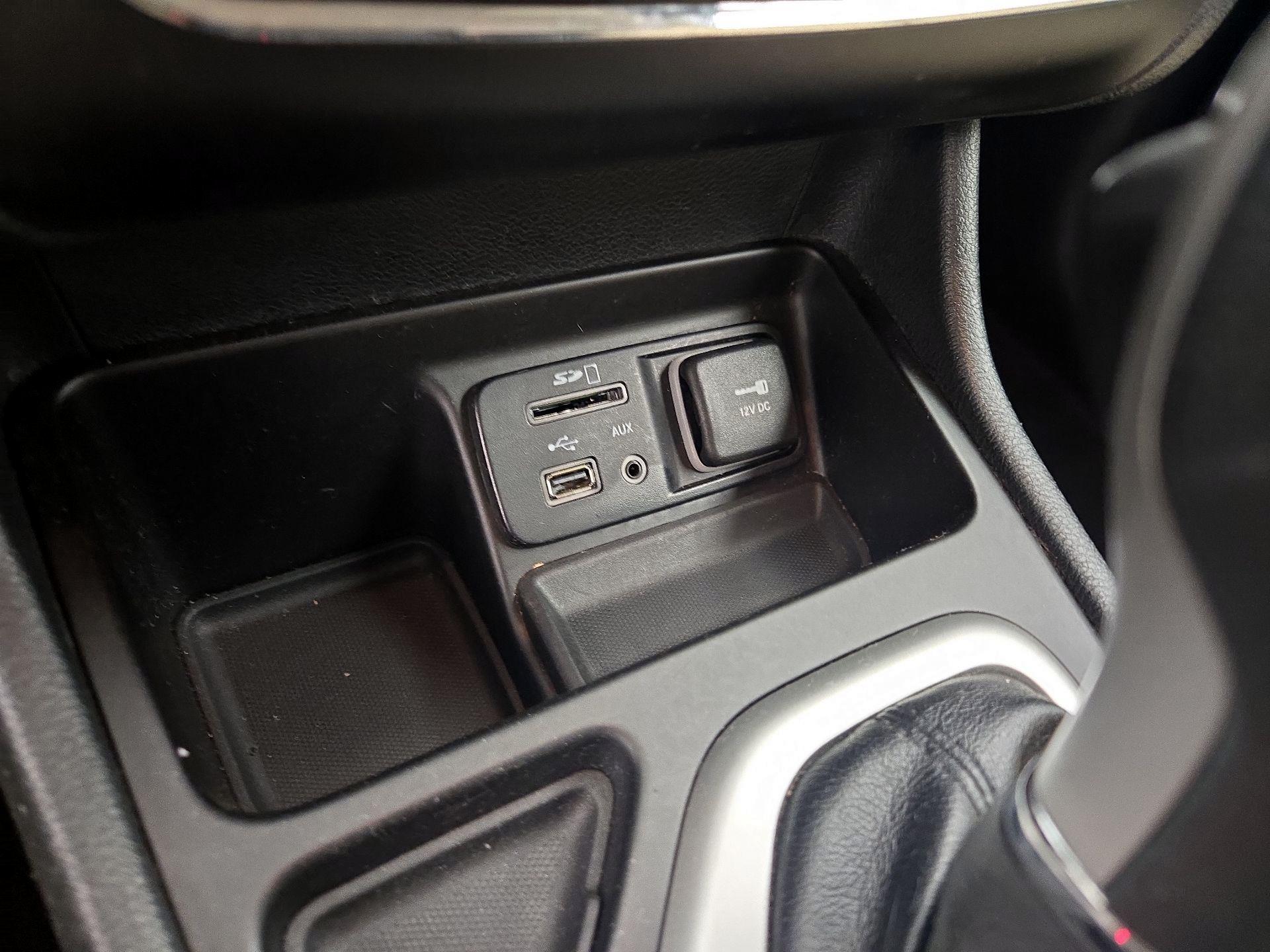 Thumbnail: 2016 Jeep Cherokee - 18
