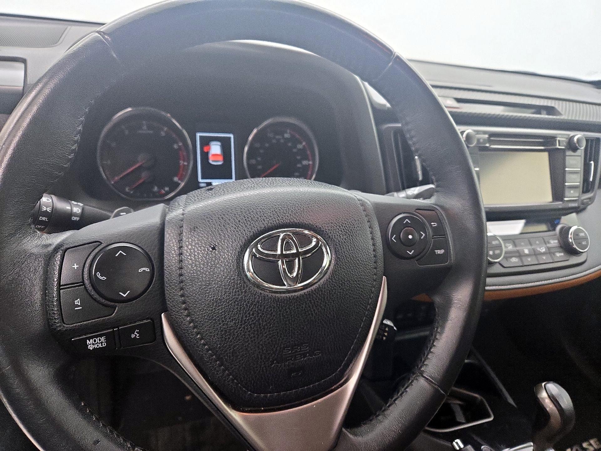 Thumbnail: 2016 Toyota RAV4 - 10