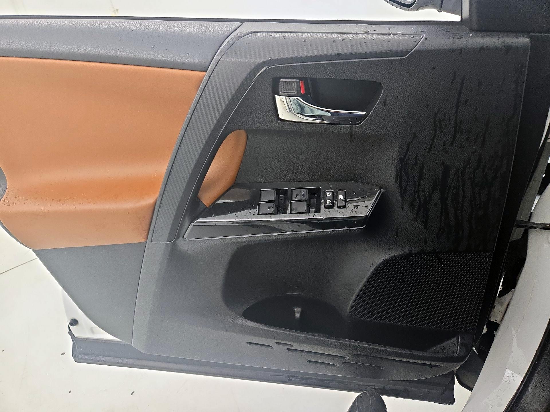 Thumbnail: 2016 Toyota RAV4 - 12