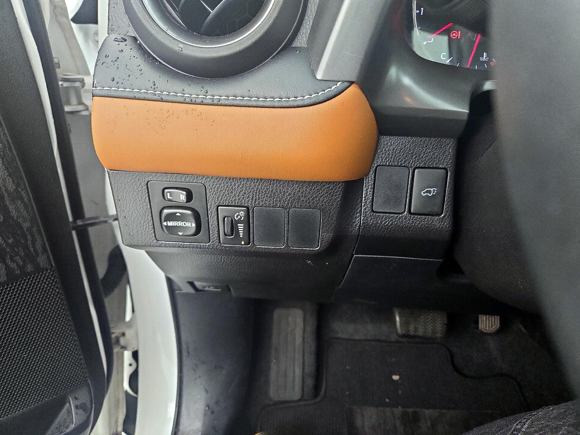 Thumbnail: 2016 Toyota RAV4 - 13