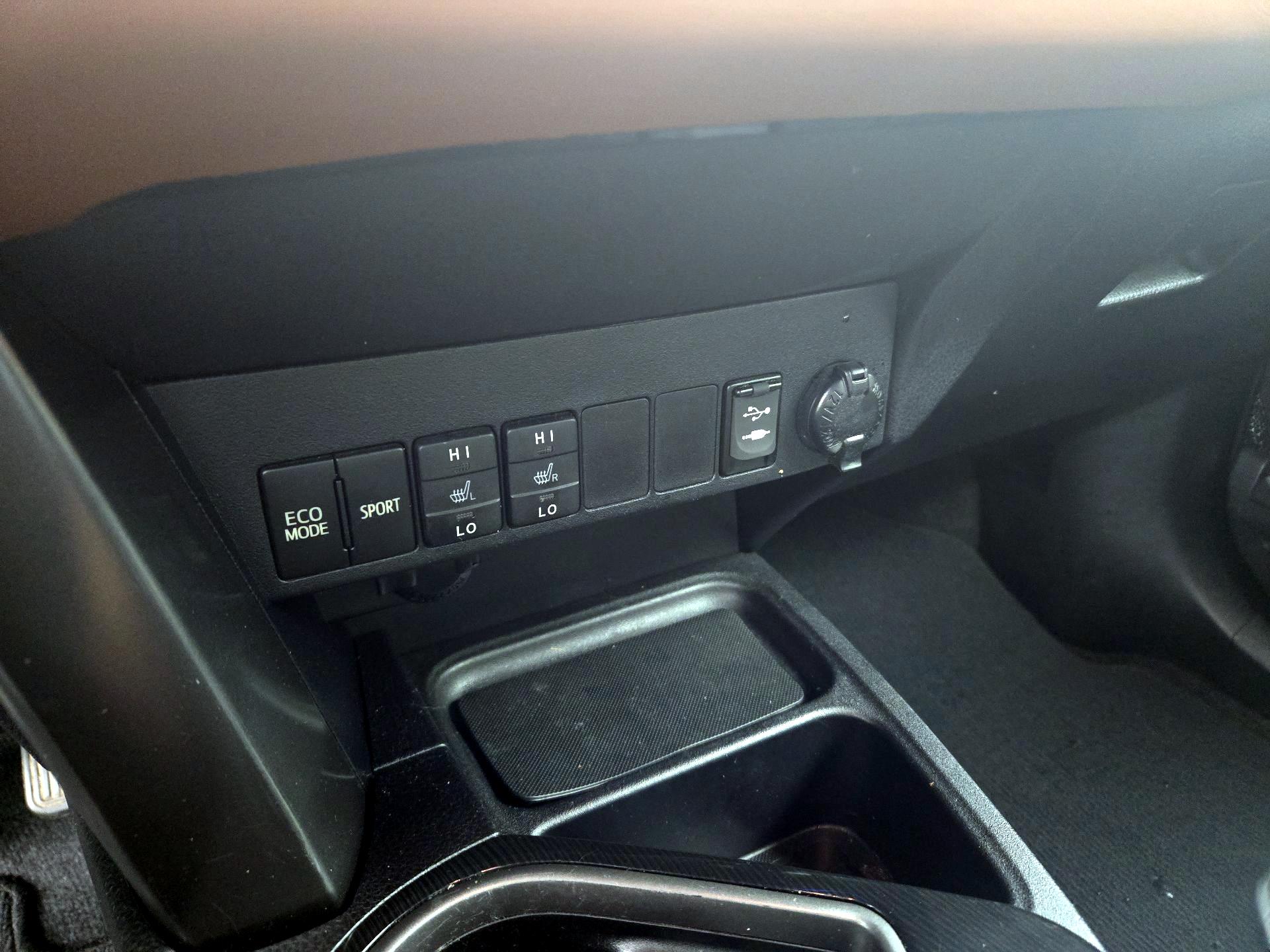 Thumbnail: 2016 Toyota RAV4 - 18