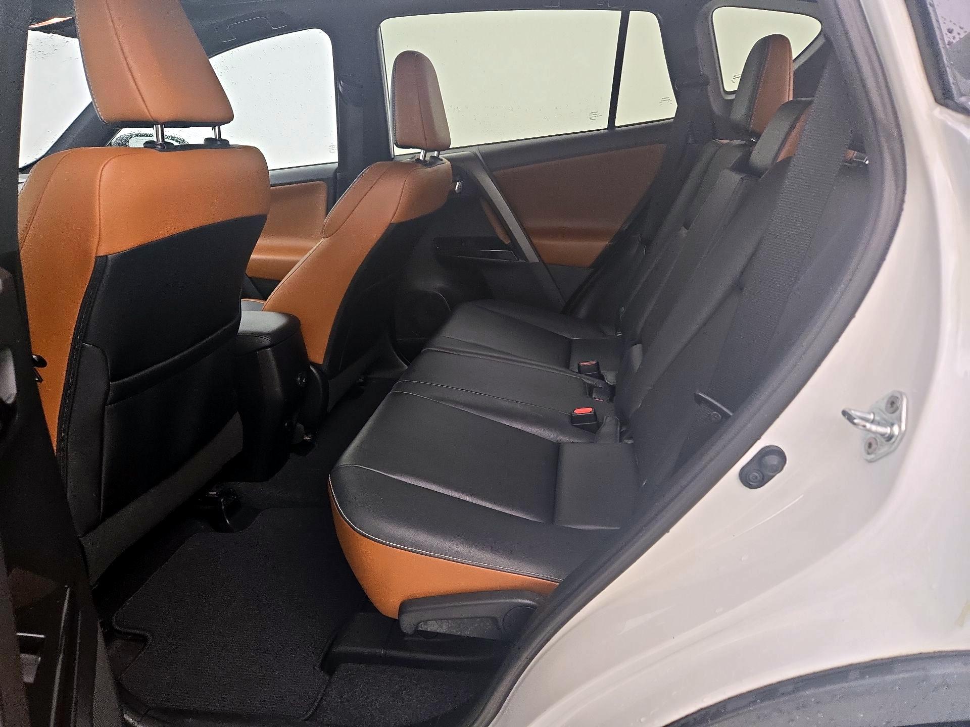 Thumbnail: 2016 Toyota RAV4 - 20