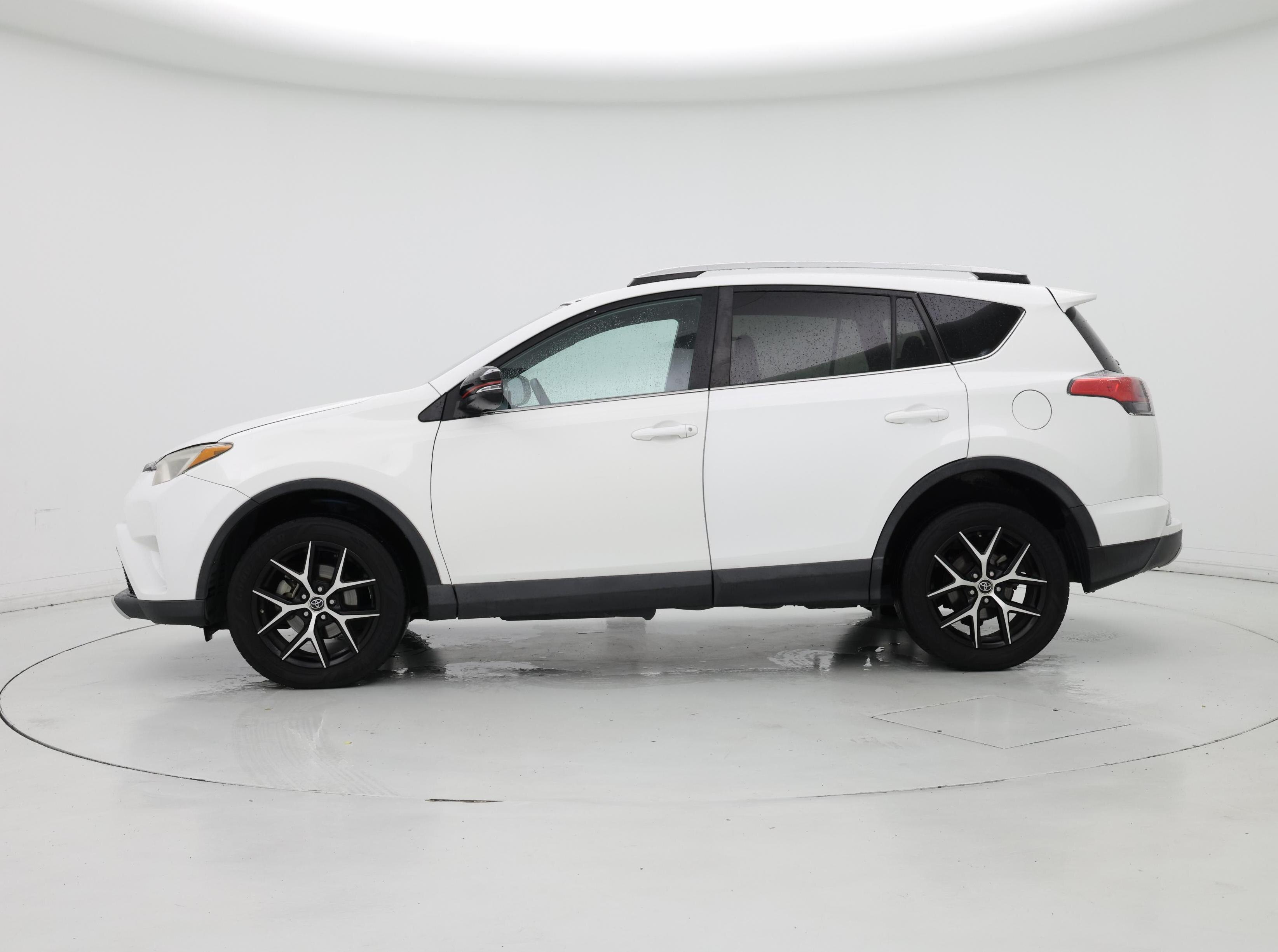 Thumbnail: 2016 Toyota RAV4 - 3