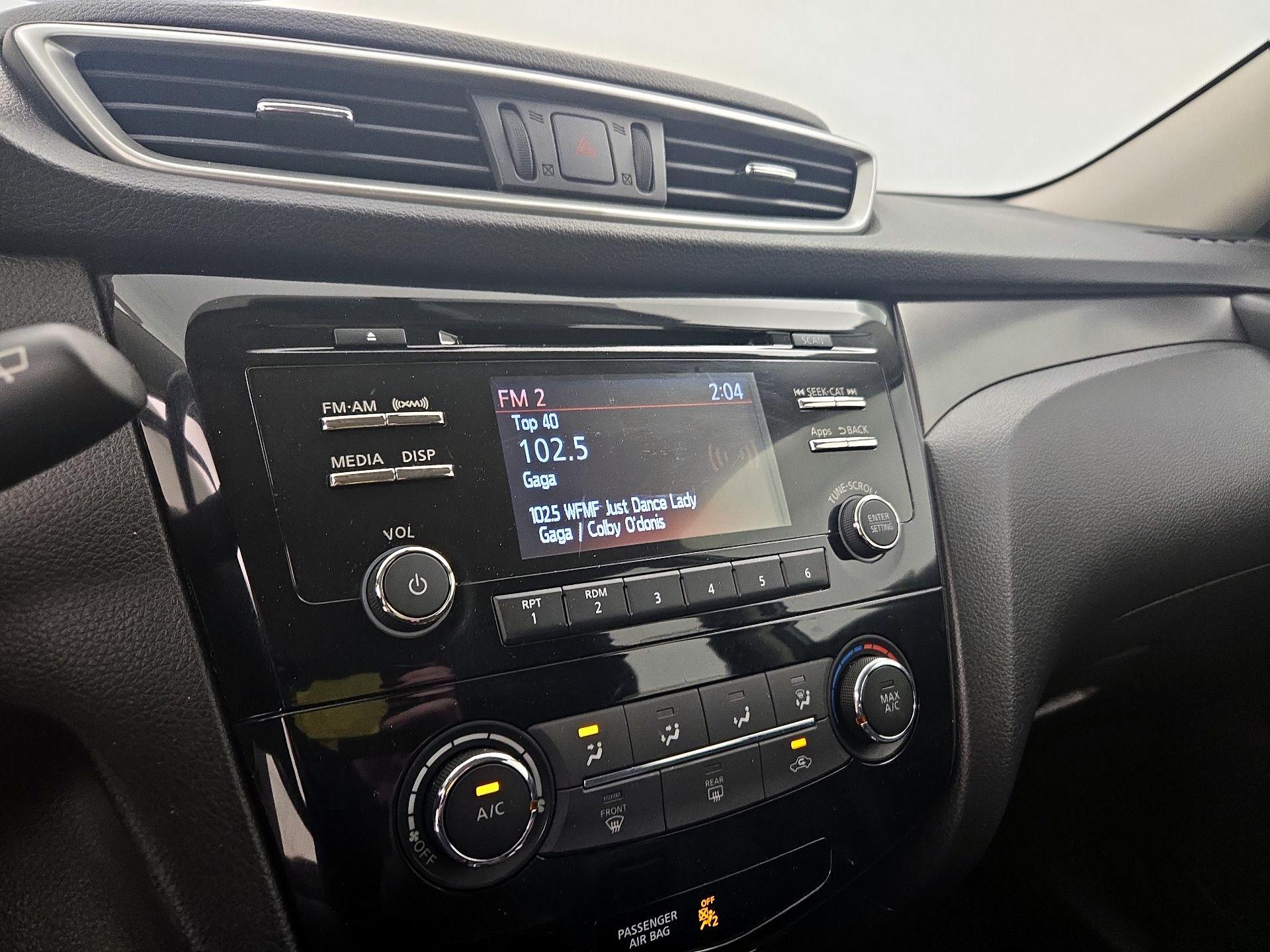 Thumbnail: 2016 Nissan Rogue - 15