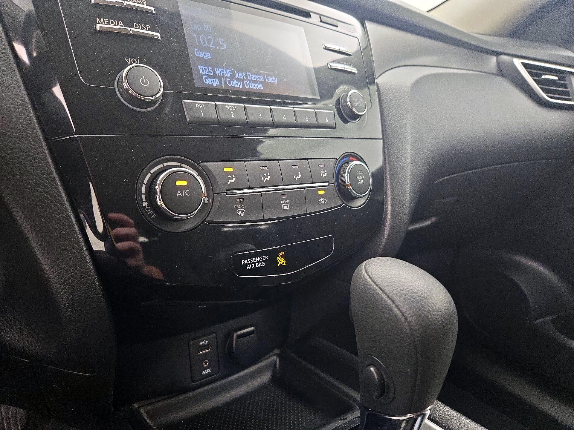 Thumbnail: 2016 Nissan Rogue - 16
