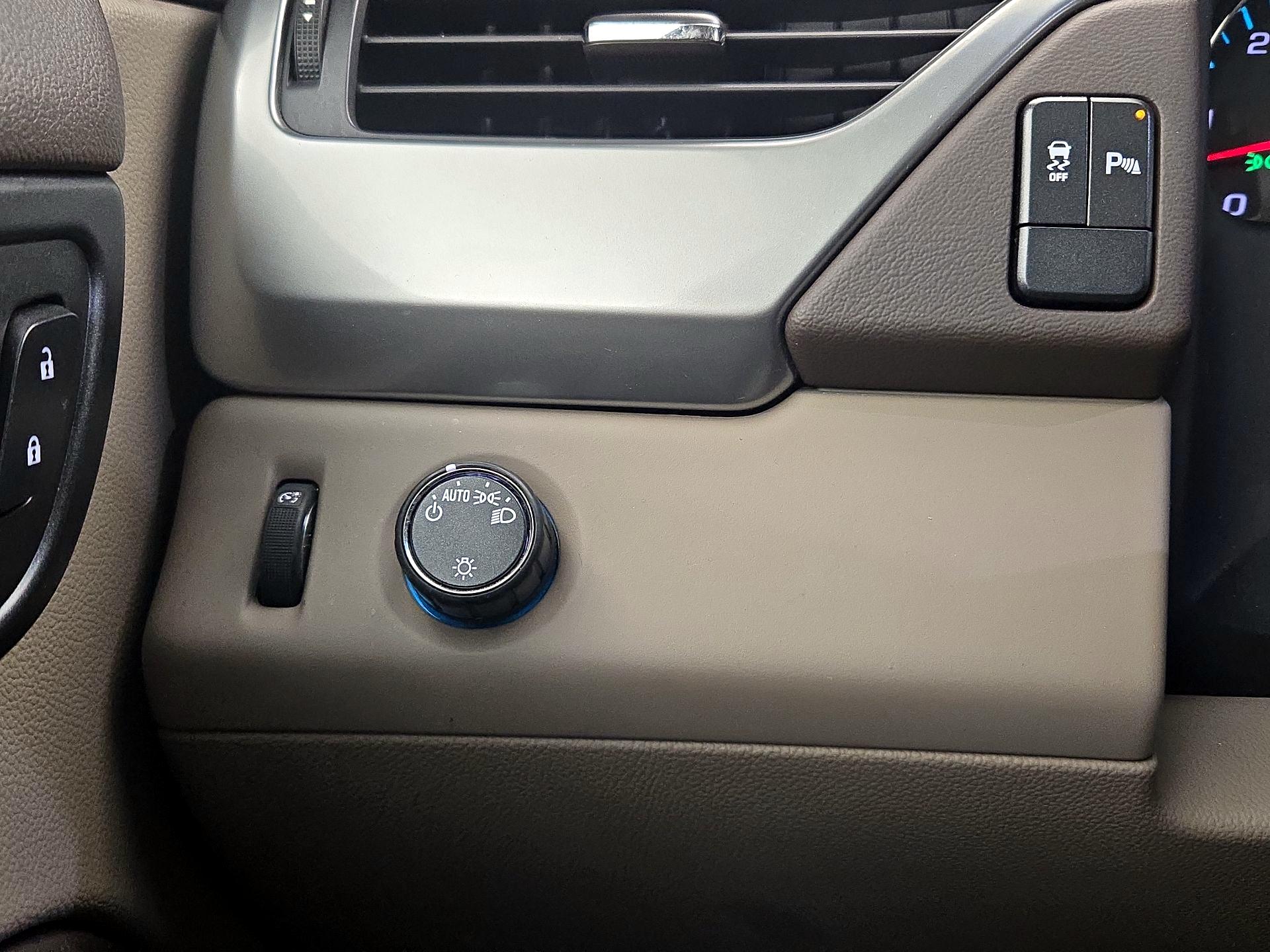 Thumbnail: 2015 Chevrolet Tahoe - 13