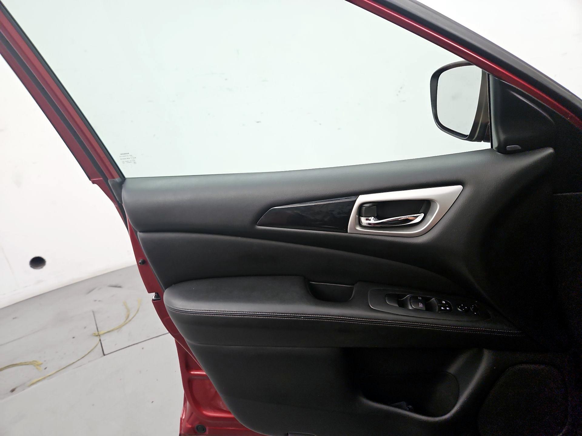 Thumbnail: 2019 Nissan Pathfinder - 12