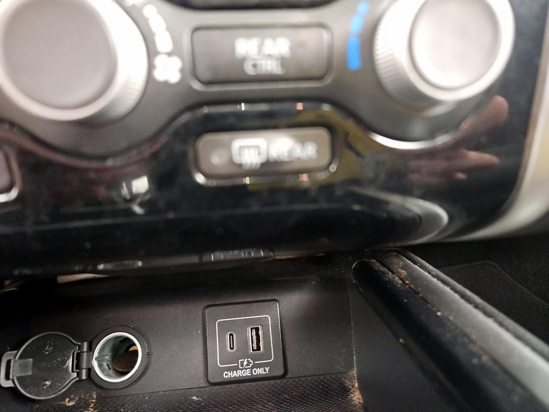 Thumbnail: 2019 Nissan Pathfinder - 18