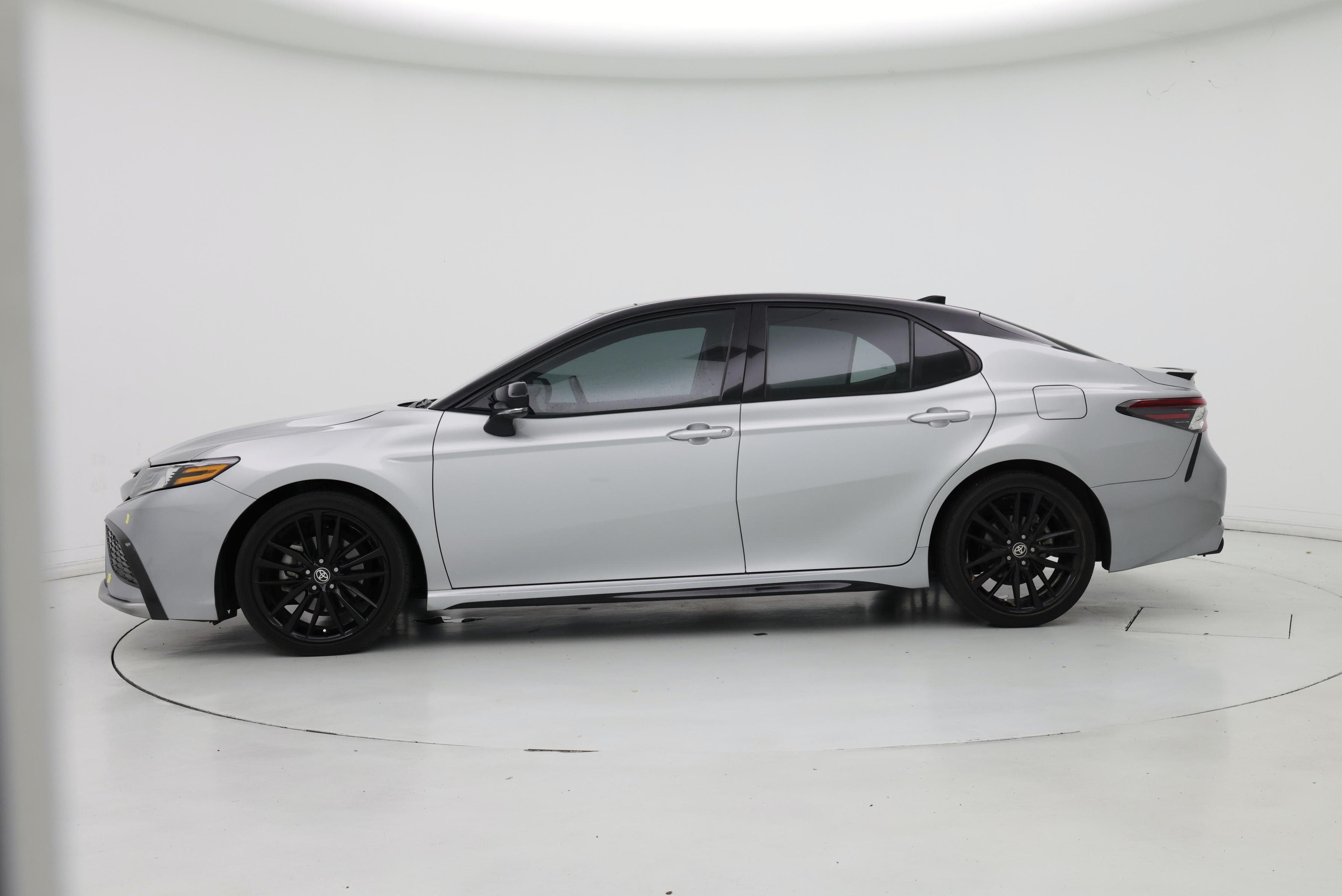 Thumbnail: 2022 Toyota Camry - 3