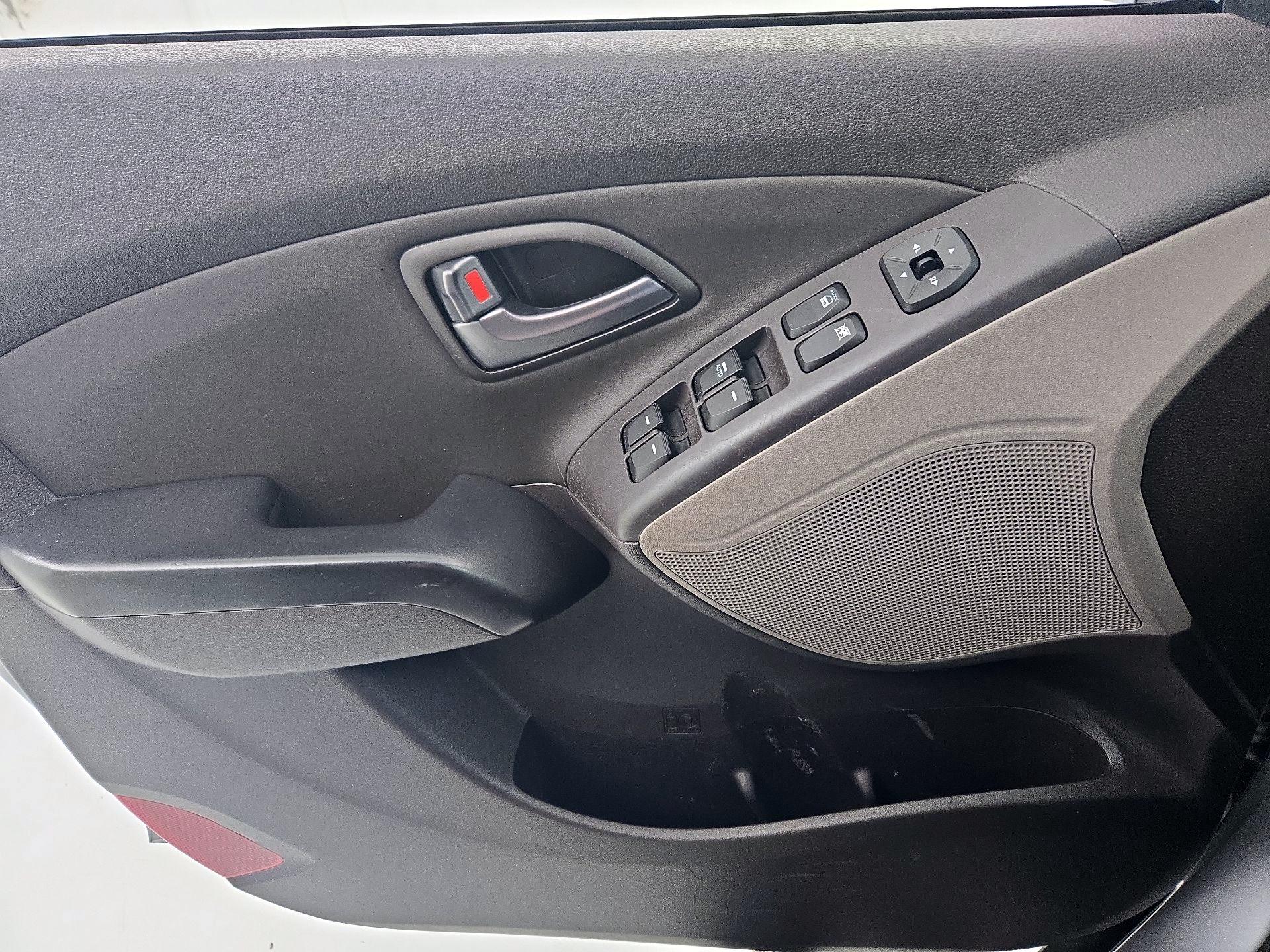 Thumbnail: 2014 Hyundai Tucson - 12