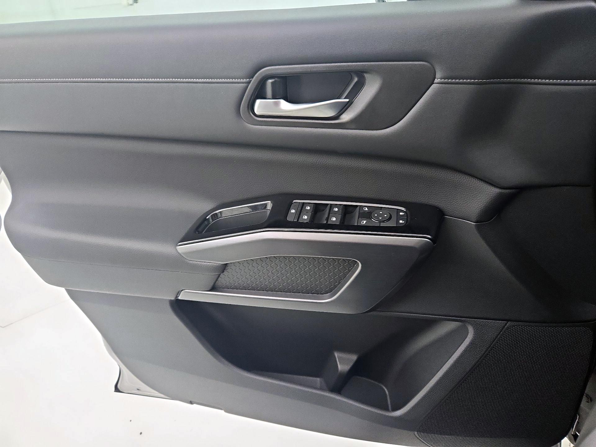 Thumbnail: 2024 Nissan Pathfinder - 12
