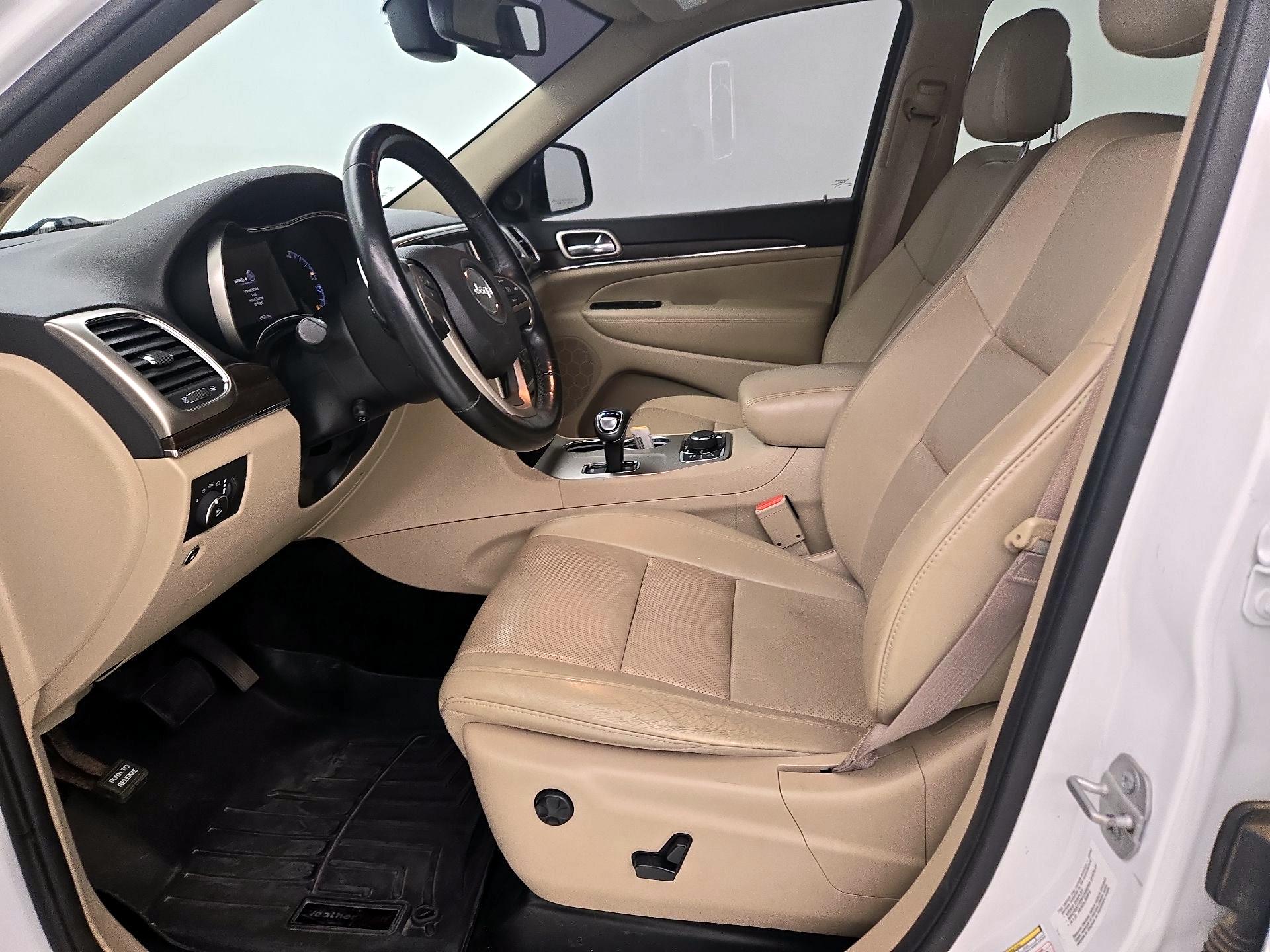 Thumbnail: 2015 Jeep Grand Cherokee - 11