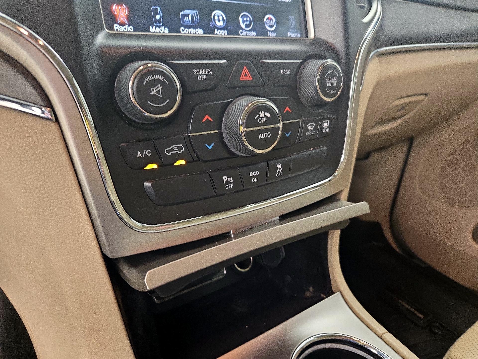 Thumbnail: 2015 Jeep Grand Cherokee - 17