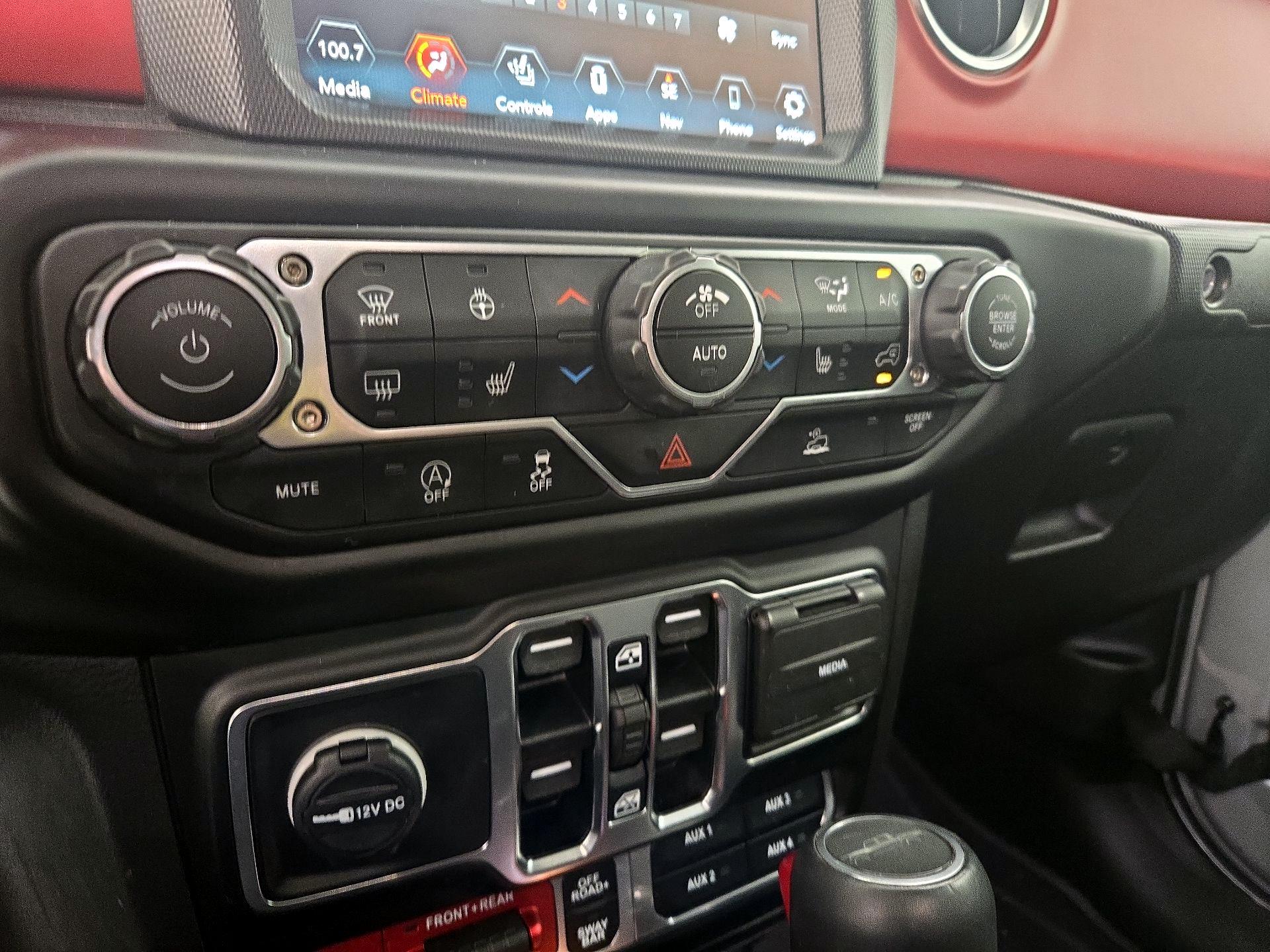 Thumbnail: 2023 Jeep Gladiator - 17