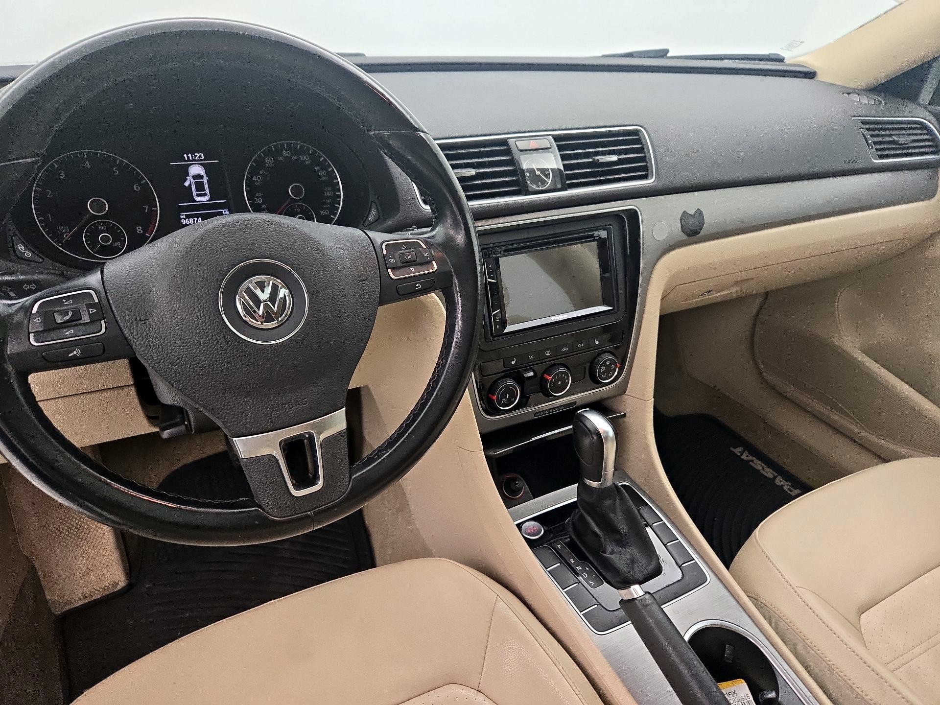 Thumbnail: 2015 Volkswagen Passat - 9