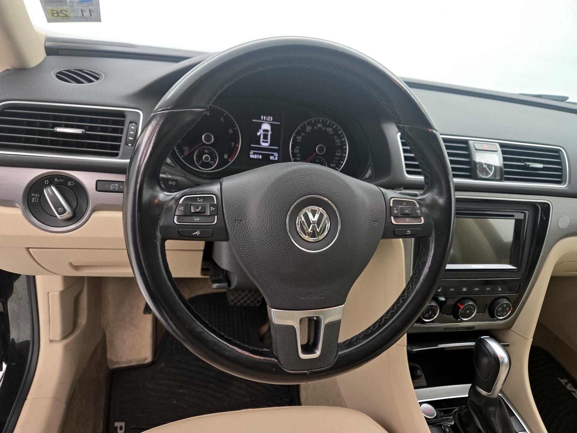 Thumbnail: 2015 Volkswagen Passat - 10
