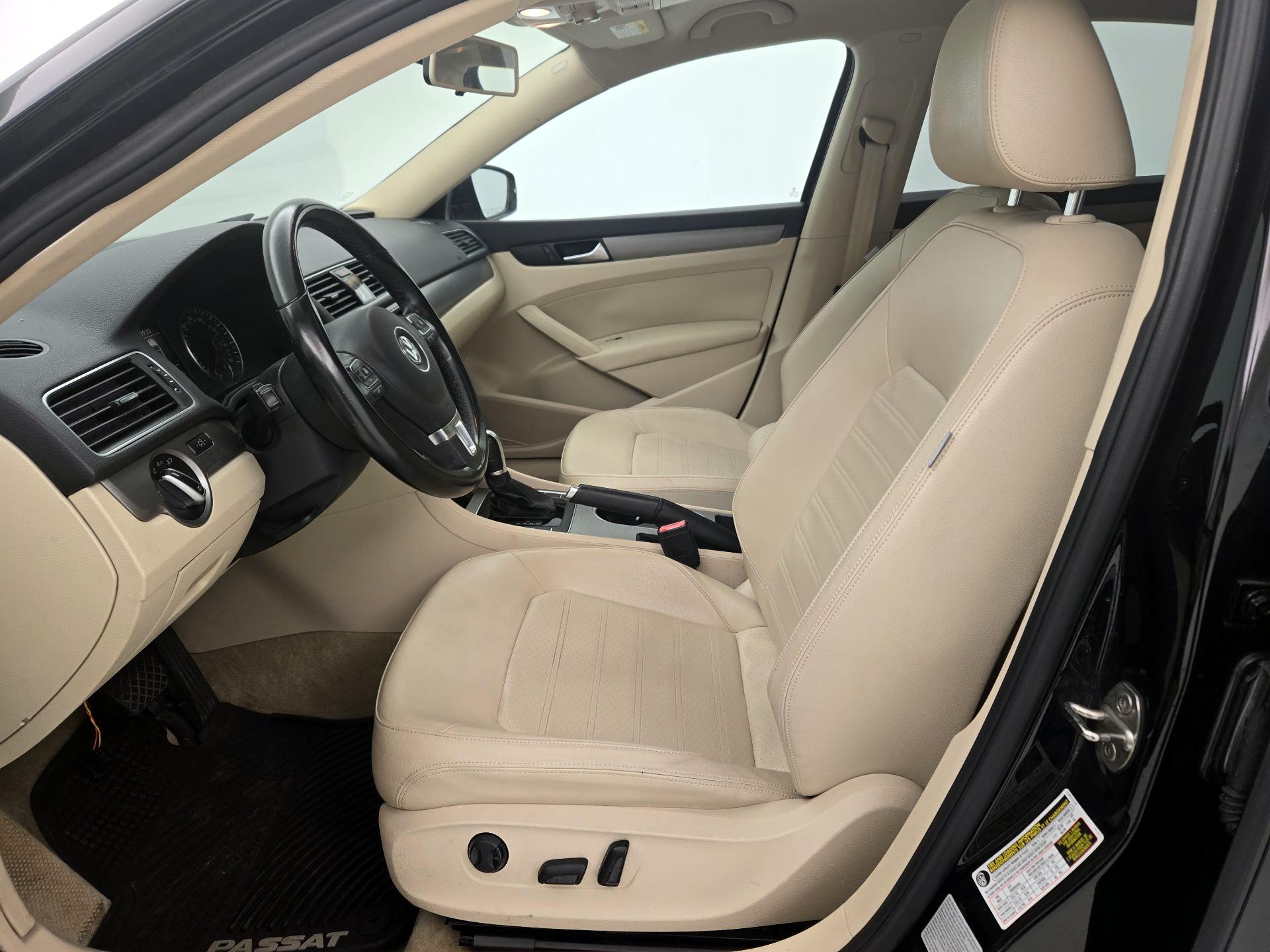 Thumbnail: 2015 Volkswagen Passat - 11