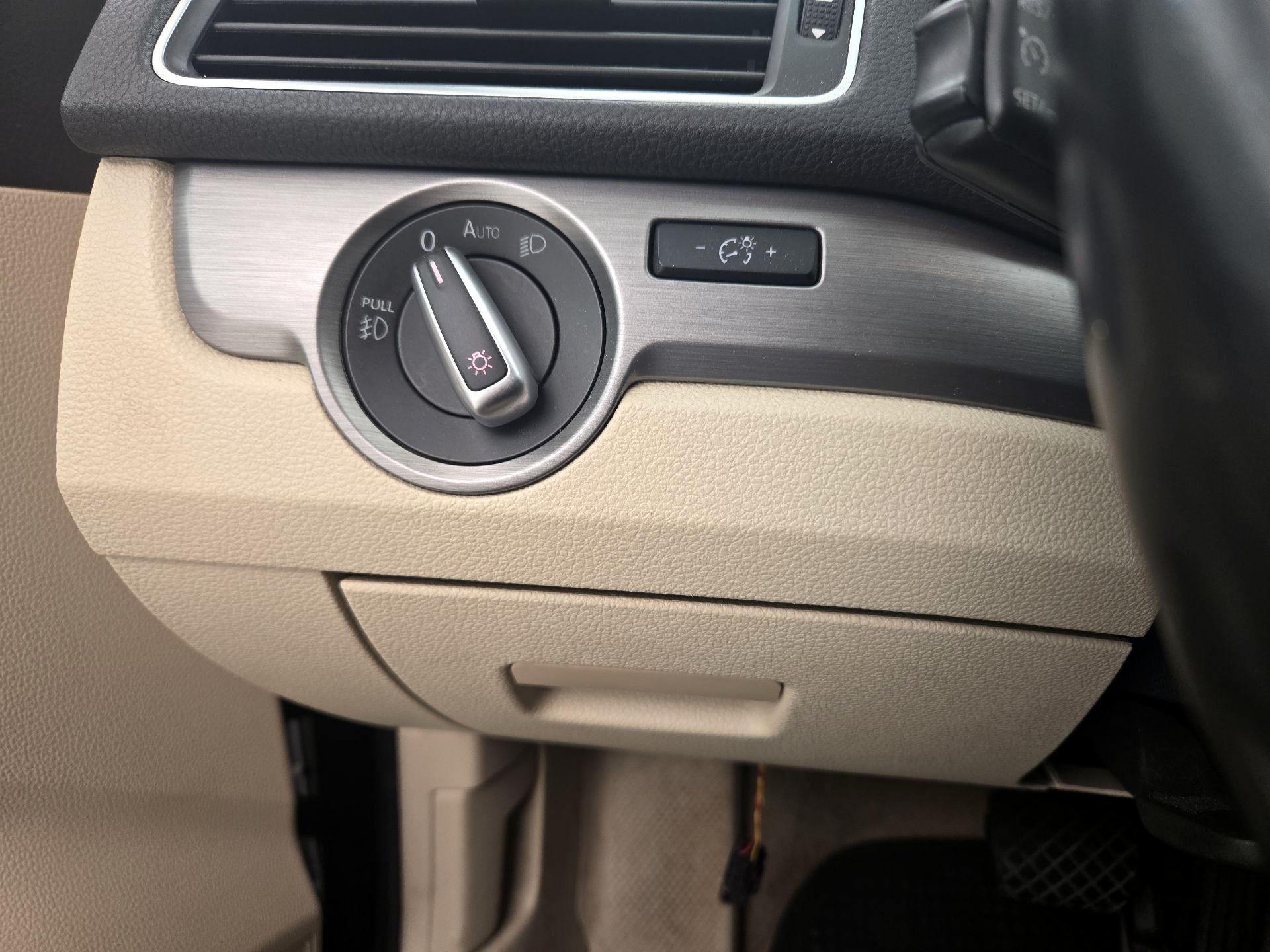 Thumbnail: 2015 Volkswagen Passat - 13