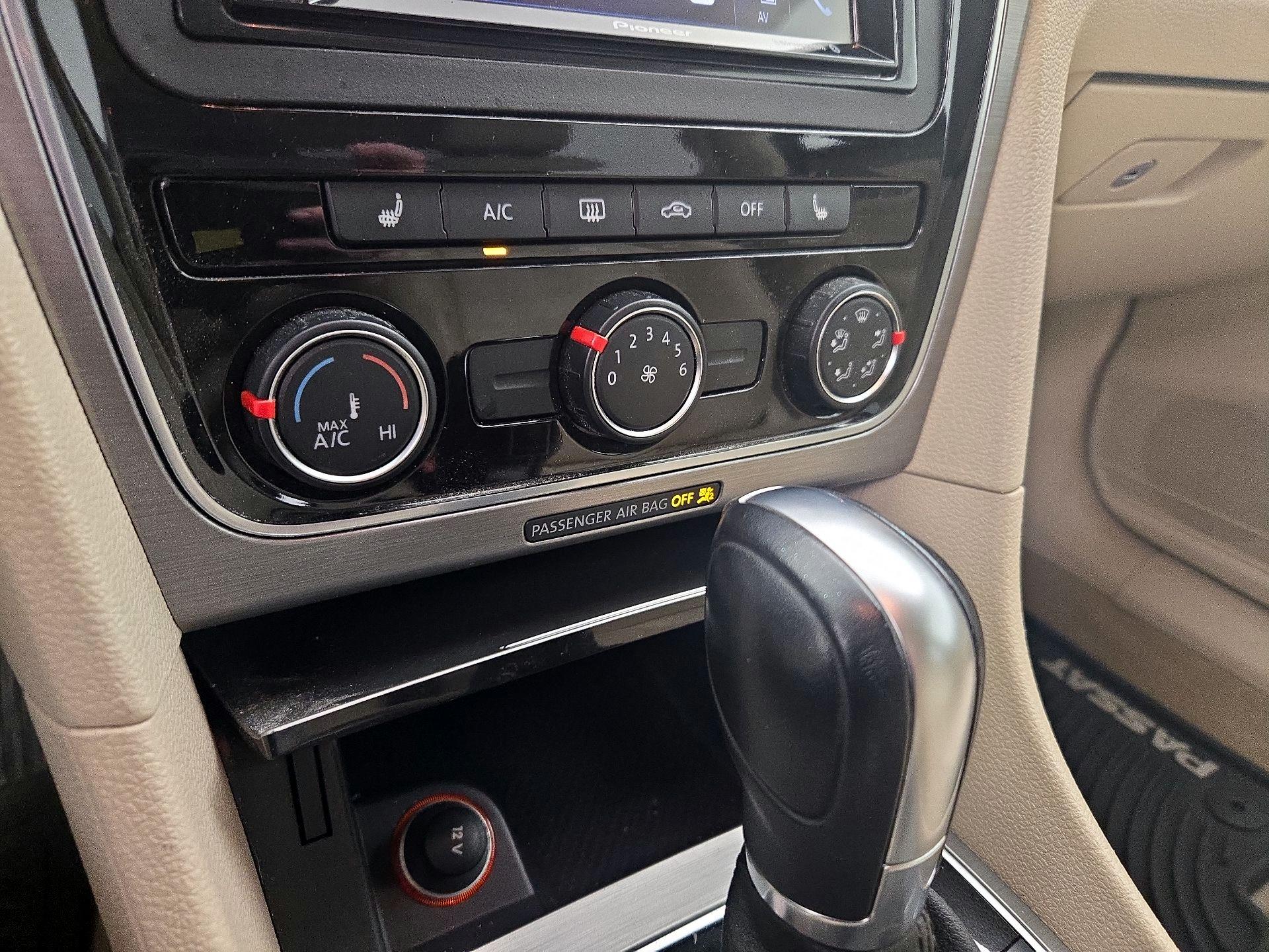 Thumbnail: 2015 Volkswagen Passat - 16