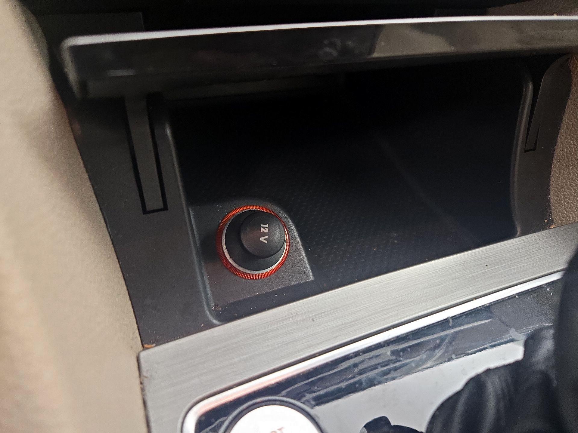 Thumbnail: 2015 Volkswagen Passat - 18