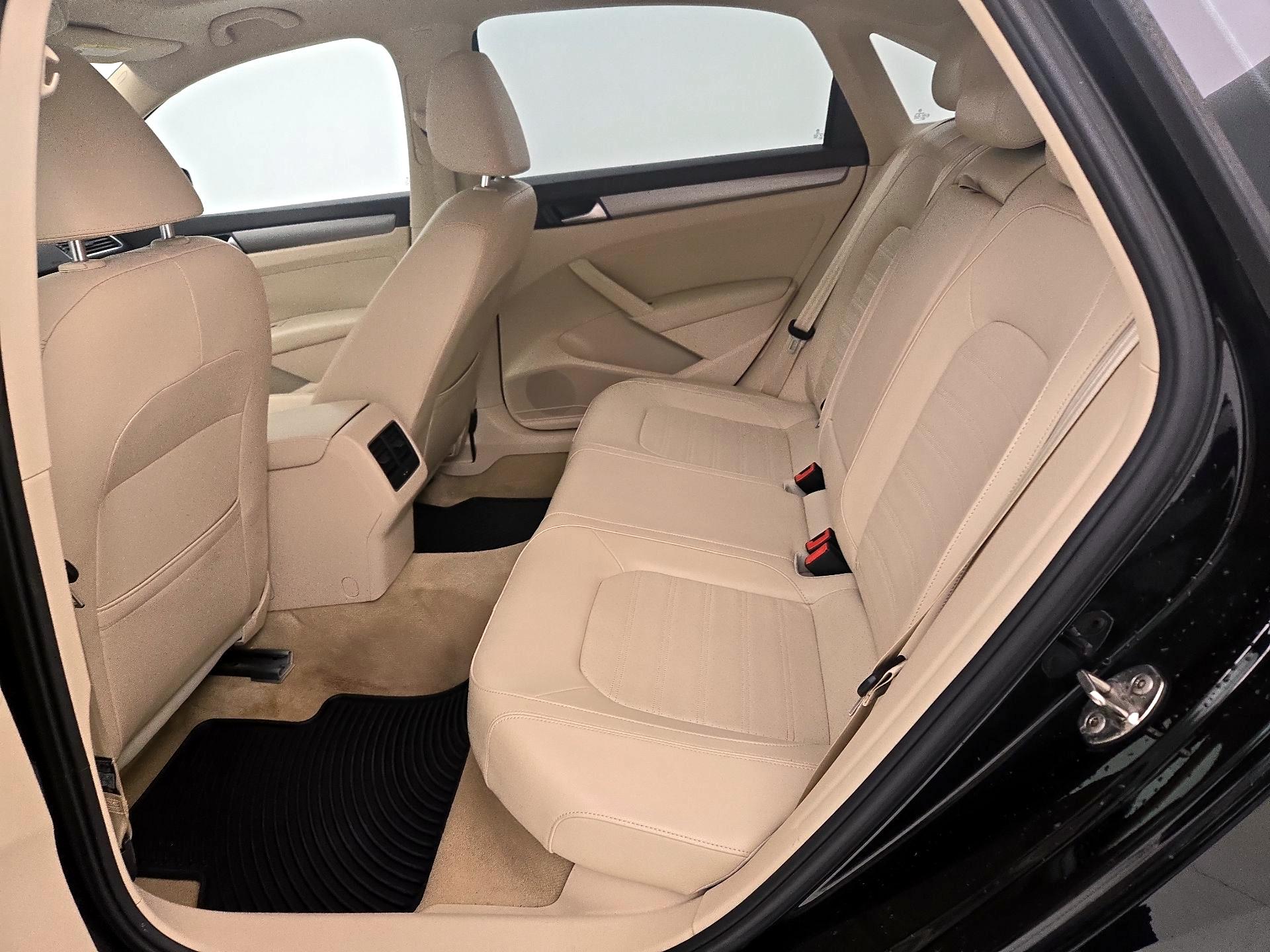 Thumbnail: 2015 Volkswagen Passat - 20