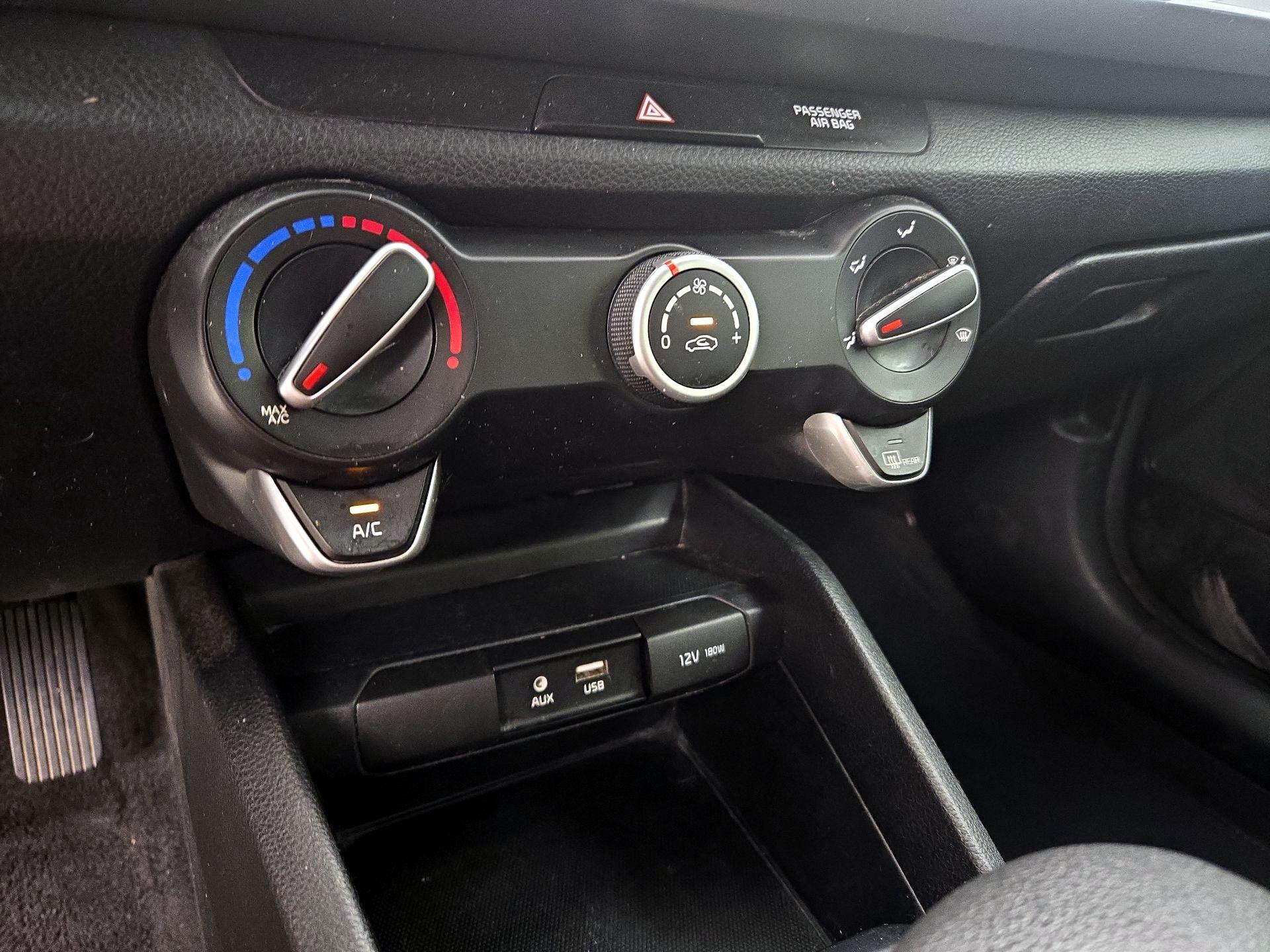 Thumbnail: 2019 Kia Rio - 16