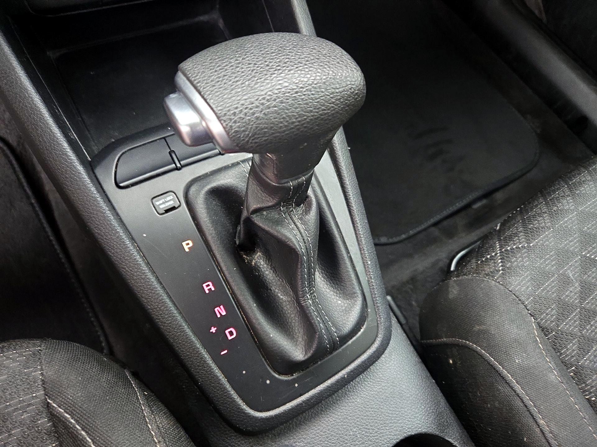 Thumbnail: 2019 Kia Rio - 17