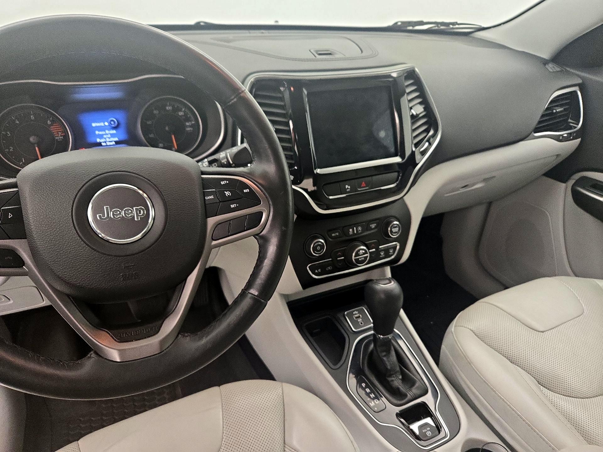 Thumbnail: 2019 Jeep Cherokee - 9