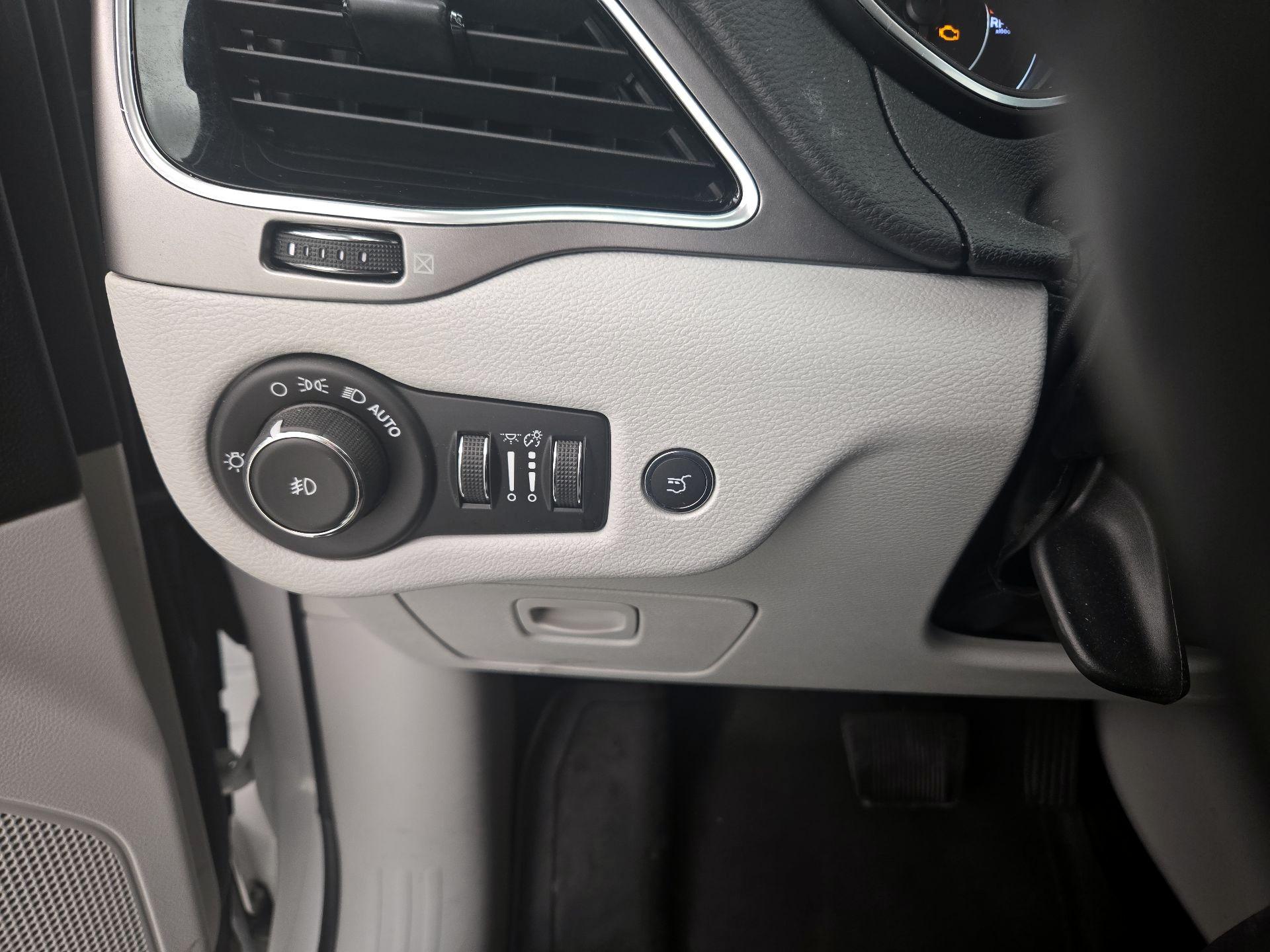 Thumbnail: 2019 Jeep Cherokee - 13