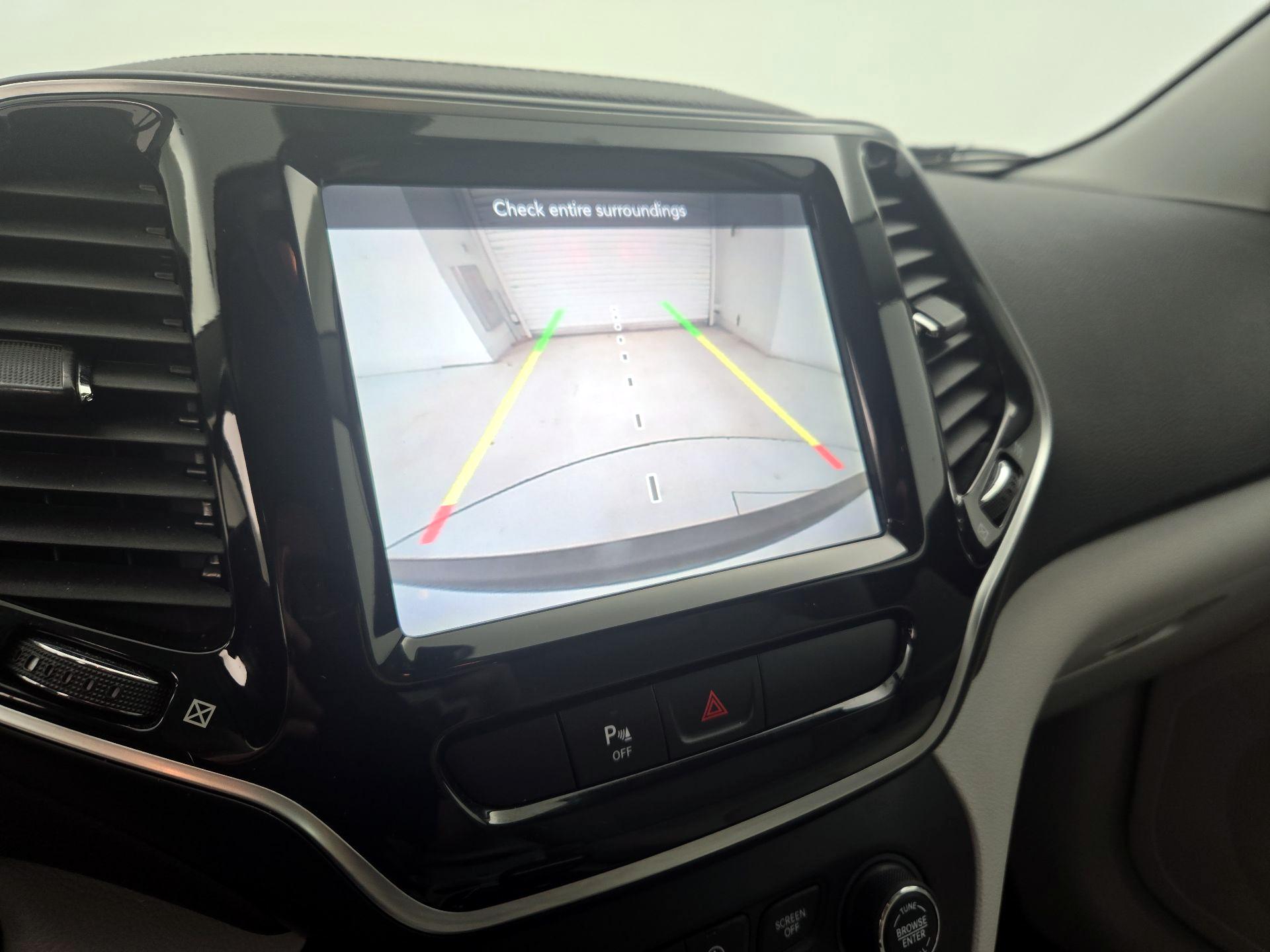 Thumbnail: 2019 Jeep Cherokee - 14