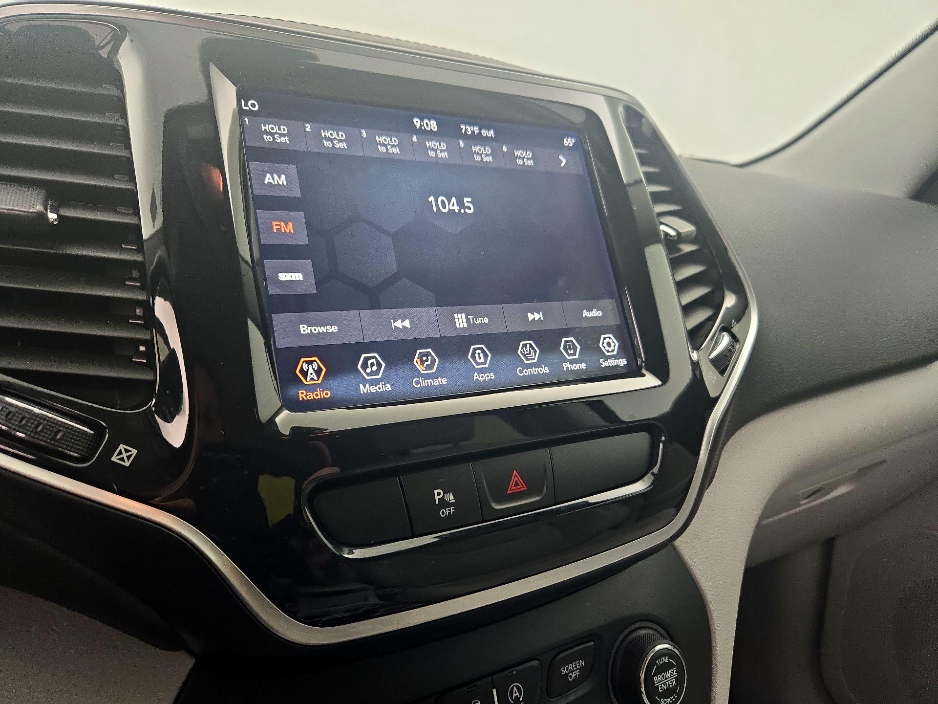 Thumbnail: 2019 Jeep Cherokee - 15