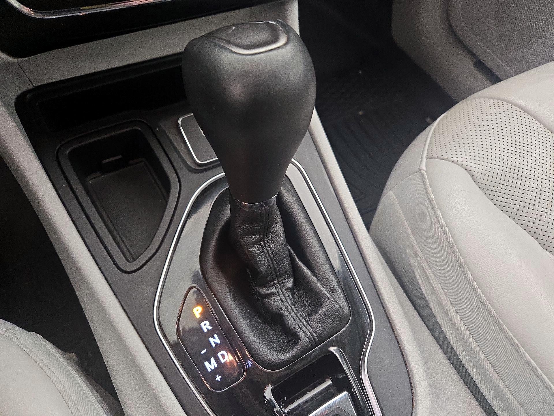 Thumbnail: 2019 Jeep Cherokee - 17