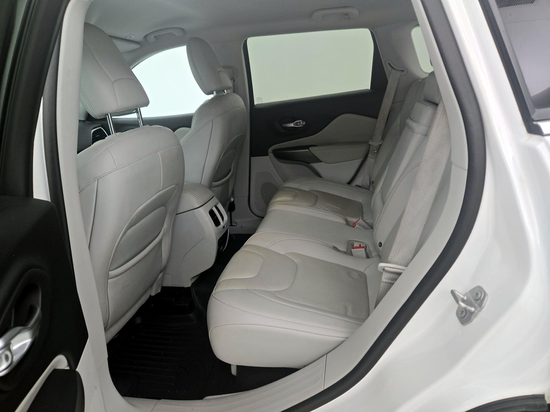 Thumbnail: 2019 Jeep Cherokee - 19