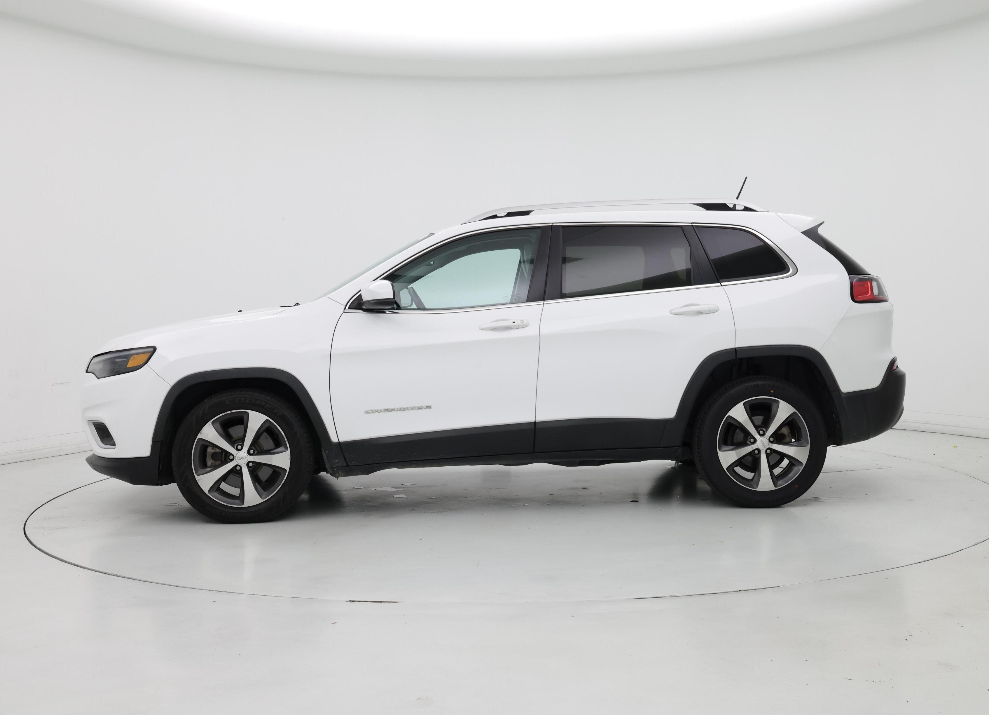 Thumbnail: 2019 Jeep Cherokee - 3