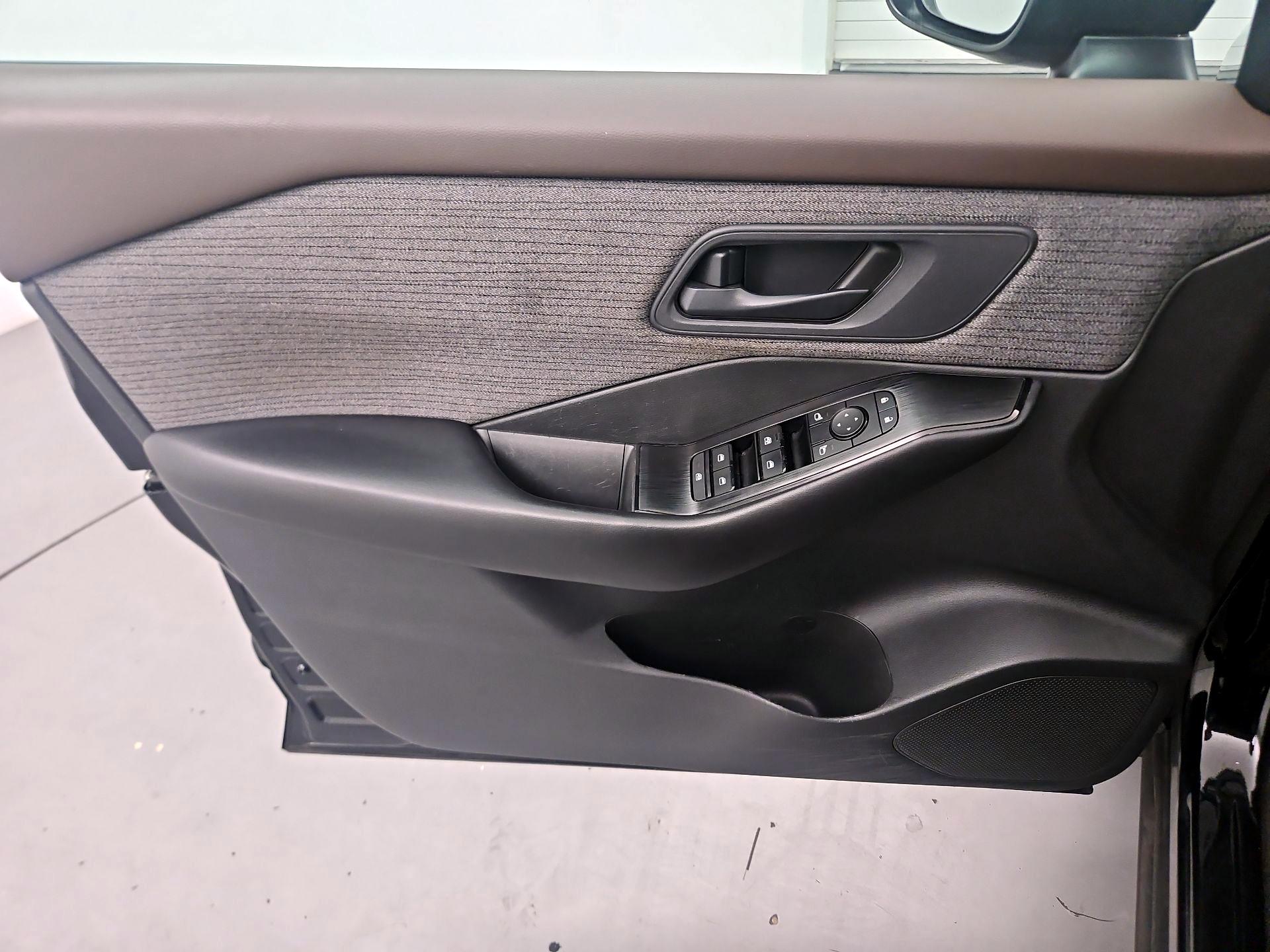 Thumbnail: 2023 Nissan Rogue - 12