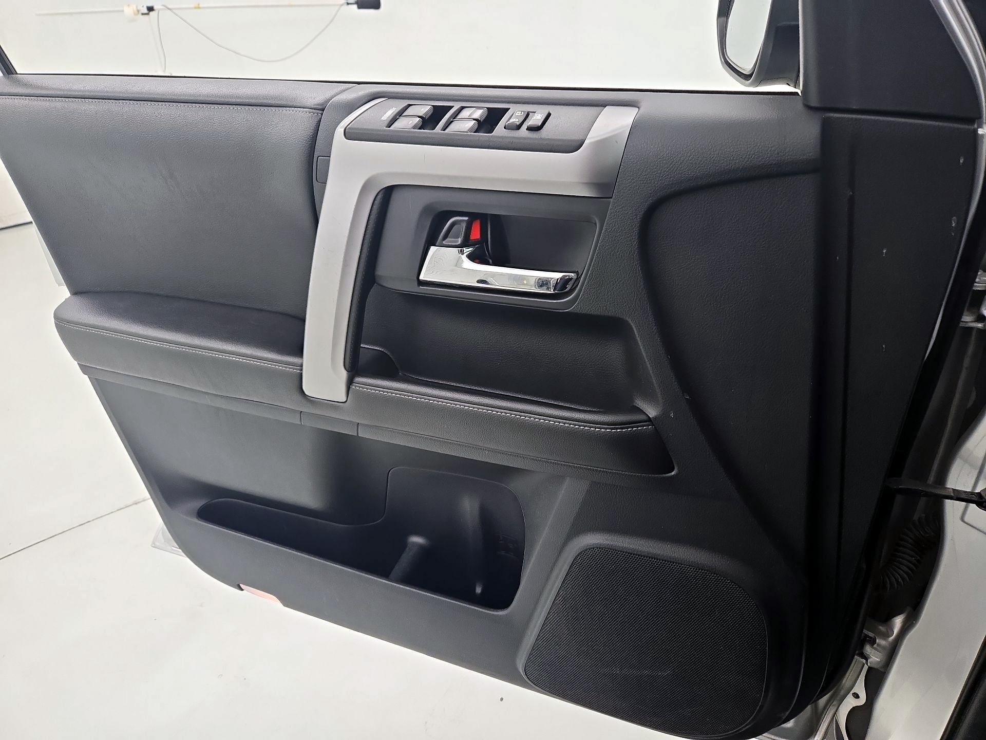 Thumbnail: 2014 Toyota 4Runner - 12