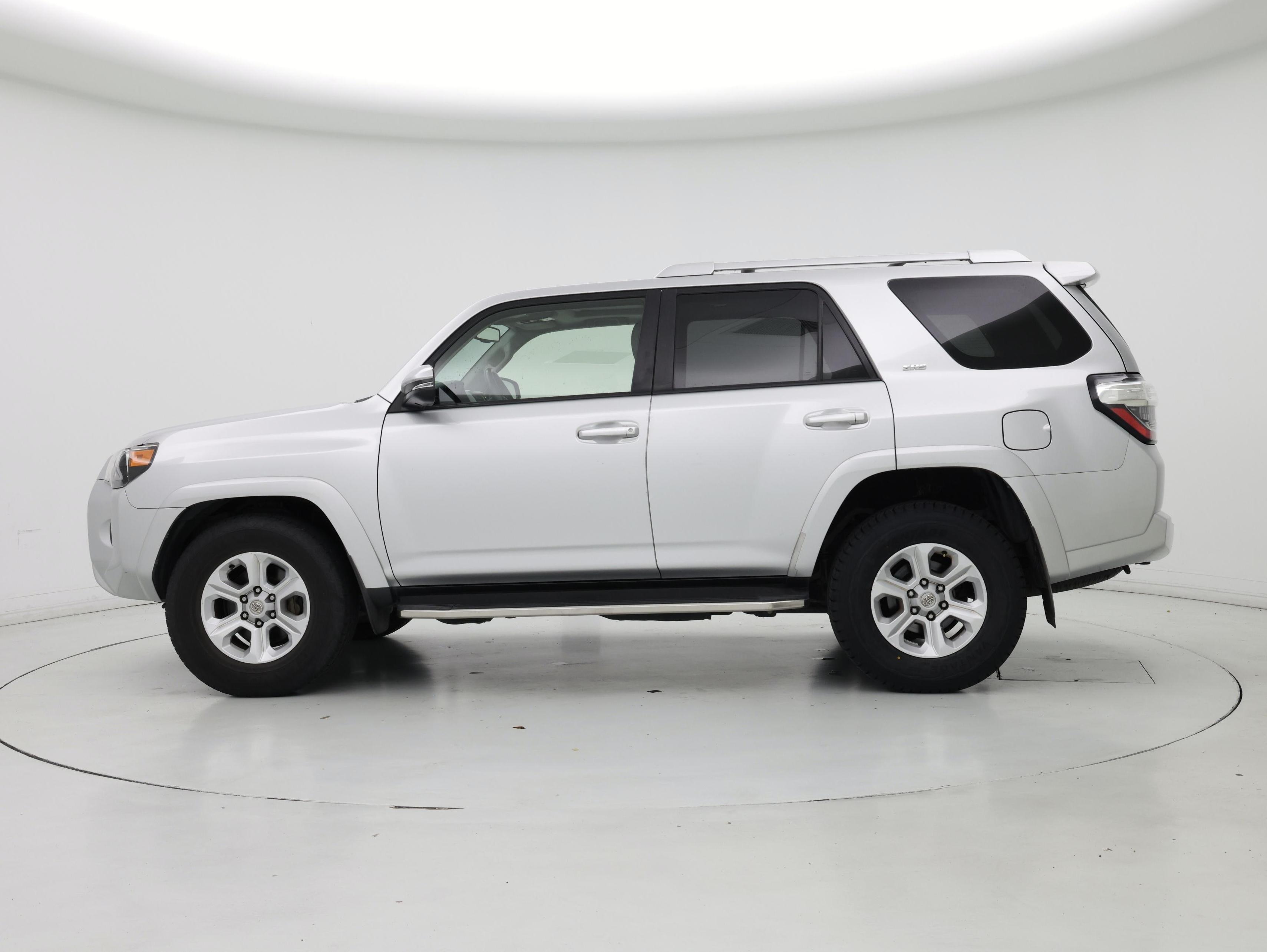 Thumbnail: 2014 Toyota 4Runner - 3