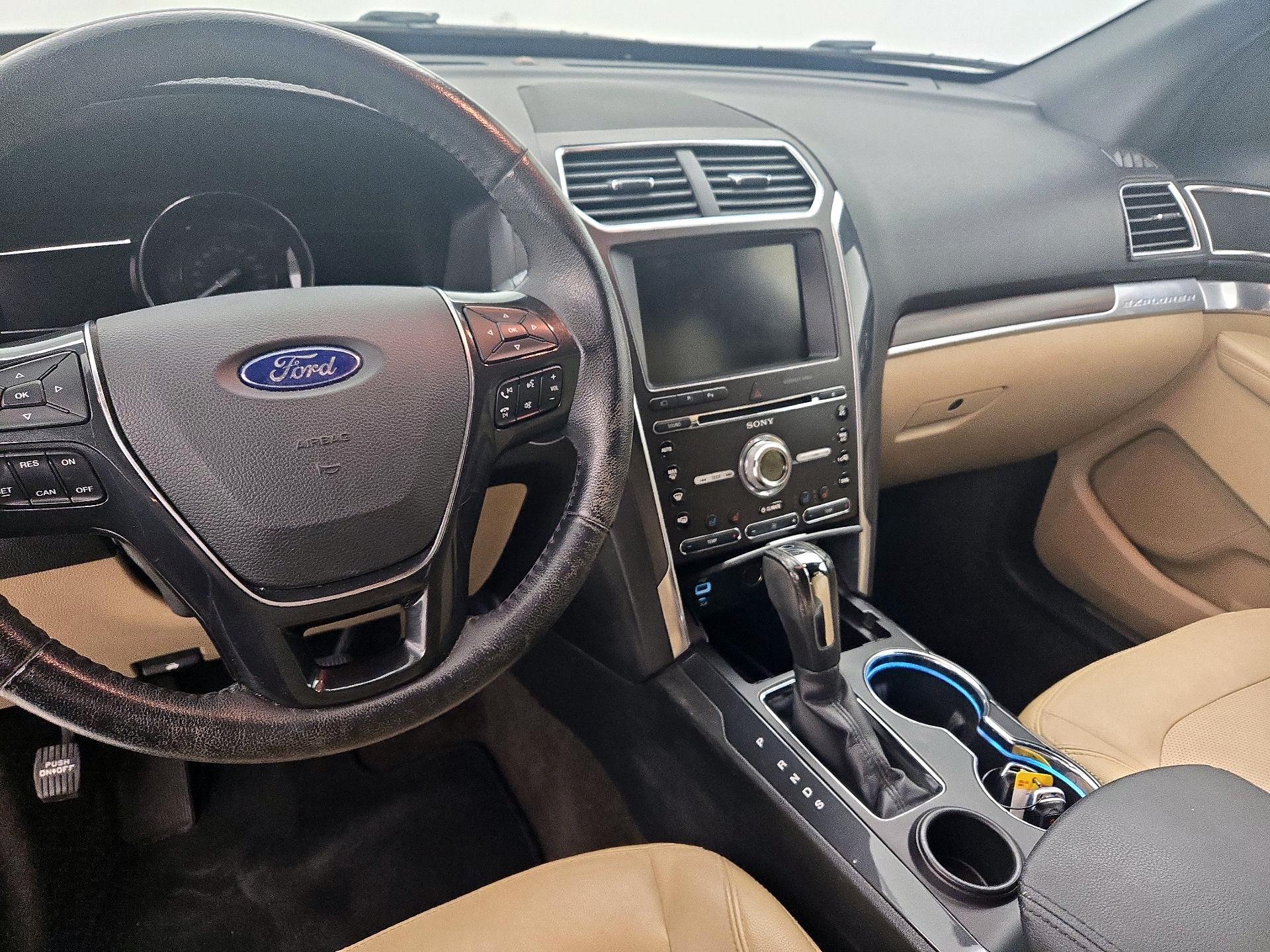 Thumbnail: 2016 Ford Explorer - 9