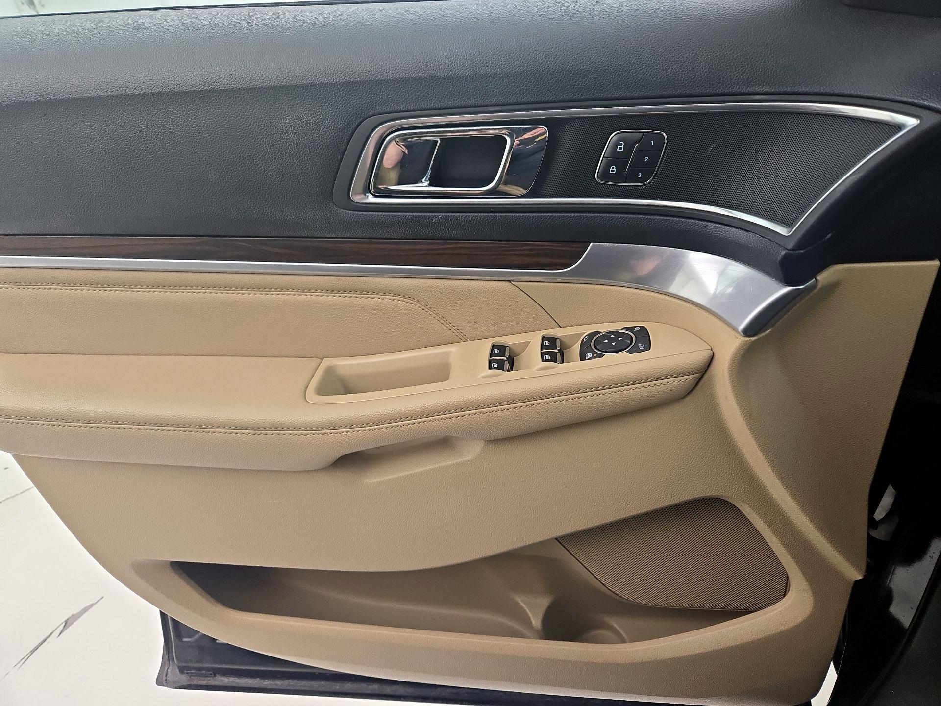 Thumbnail: 2016 Ford Explorer - 12